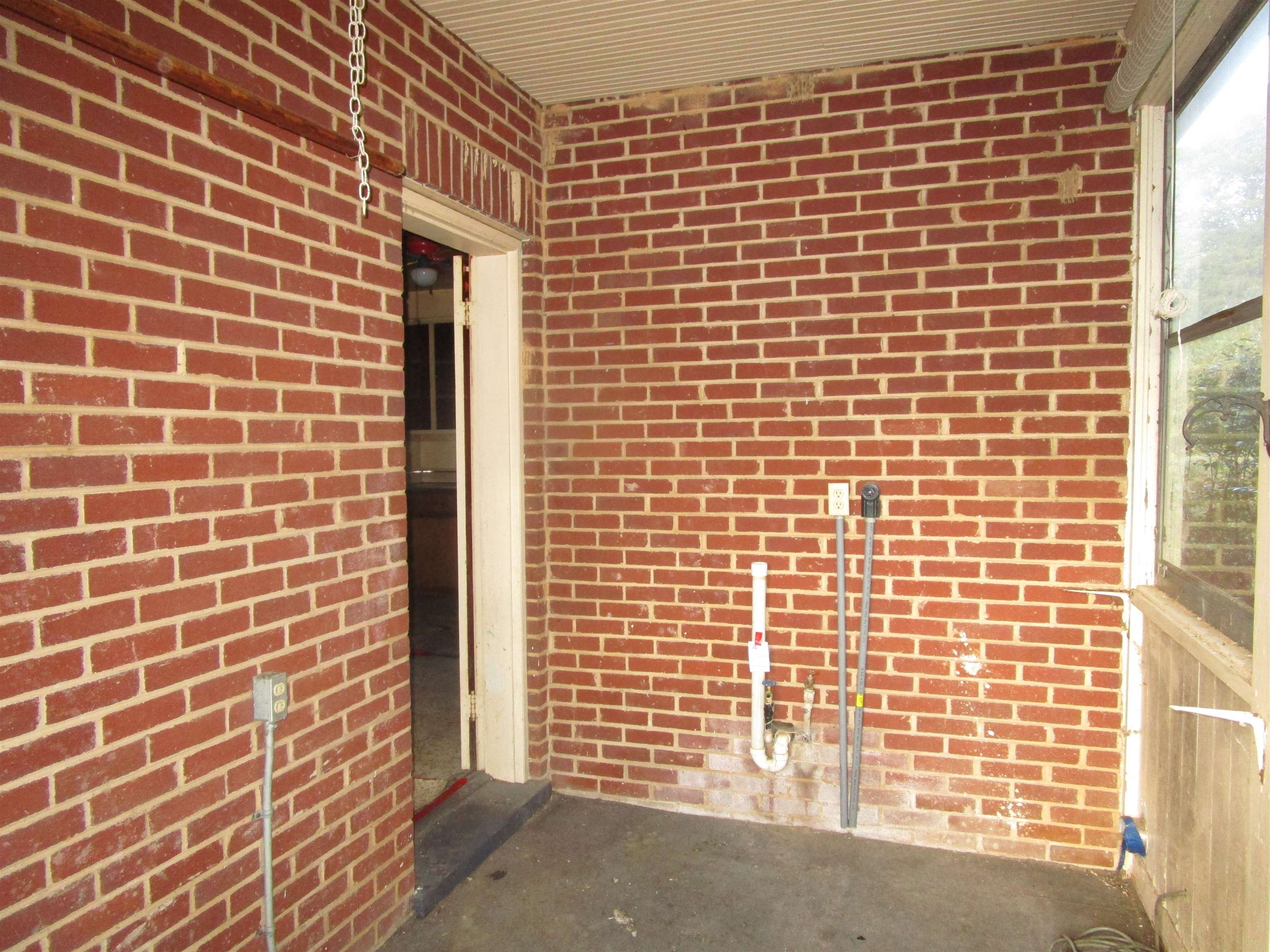 255 BERRY FARM RD, STAUNTON, Virginia 24401, 3 Bedrooms Bedrooms, ,1 BathroomBathrooms,Residential,255 BERRY FARM RD,671233 MLS # 671233