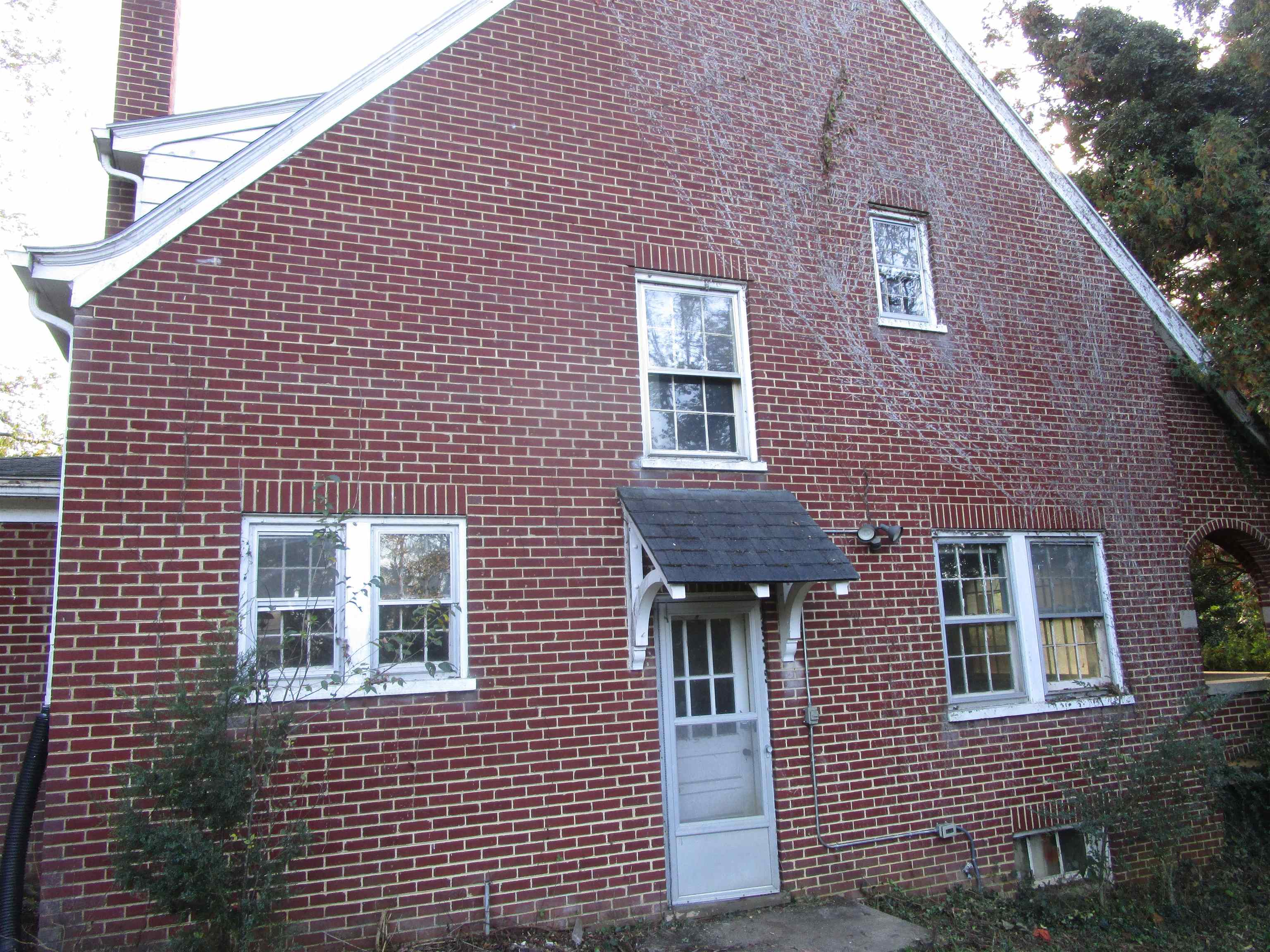 255 BERRY FARM RD, STAUNTON, Virginia 24401, 3 Bedrooms Bedrooms, ,1 BathroomBathrooms,Residential,255 BERRY FARM RD,671233 MLS # 671233