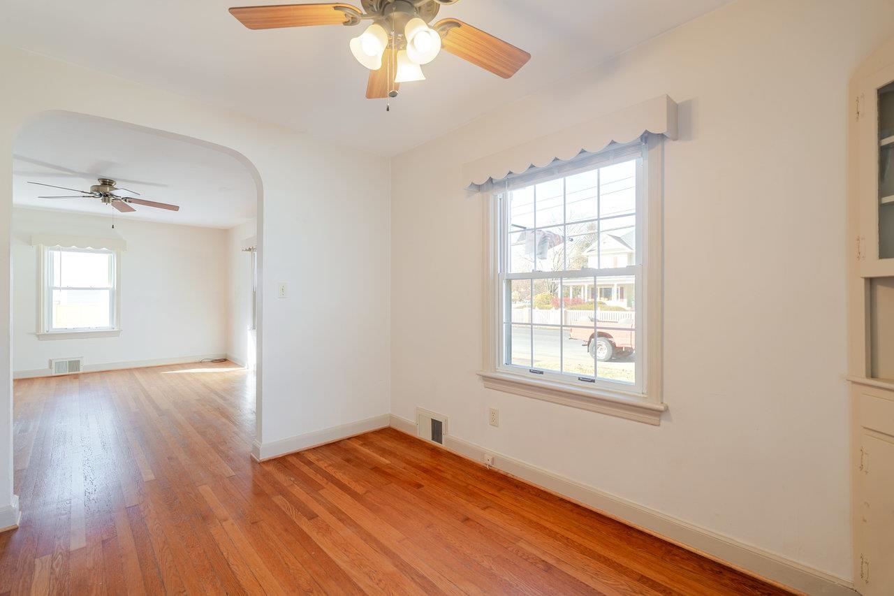 410 E ROCKINGHAM ST, ELKTON, Virginia 22827, 4 Bedrooms Bedrooms, ,2 BathroomsBathrooms,Residential,410 E ROCKINGHAM ST,671238 MLS # 671238