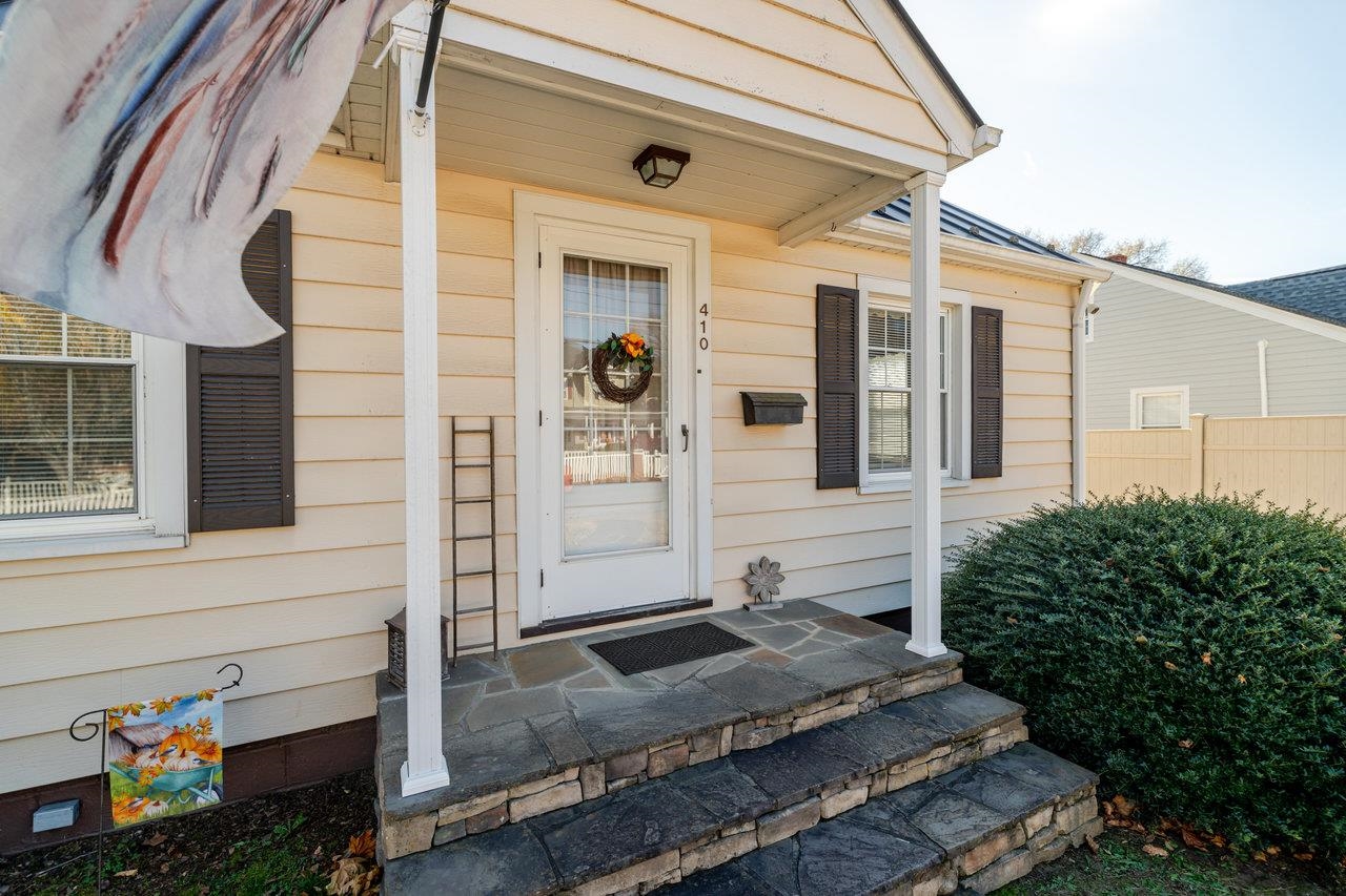 410 E ROCKINGHAM ST, ELKTON, Virginia 22827, 4 Bedrooms Bedrooms, ,2 BathroomsBathrooms,Residential,410 E ROCKINGHAM ST,671238 MLS # 671238