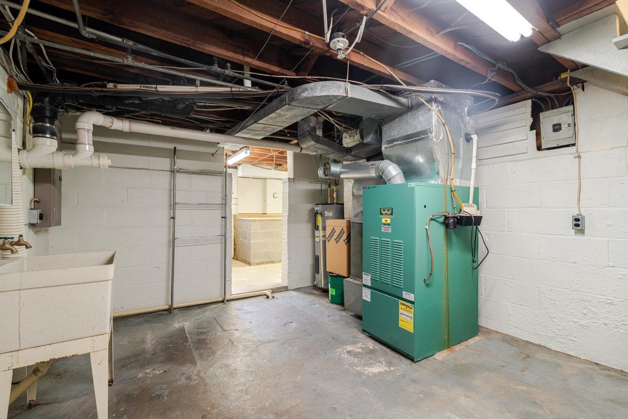 410 E ROCKINGHAM ST, ELKTON, Virginia 22827, 4 Bedrooms Bedrooms, ,2 BathroomsBathrooms,Residential,410 E ROCKINGHAM ST,671238 MLS # 671238