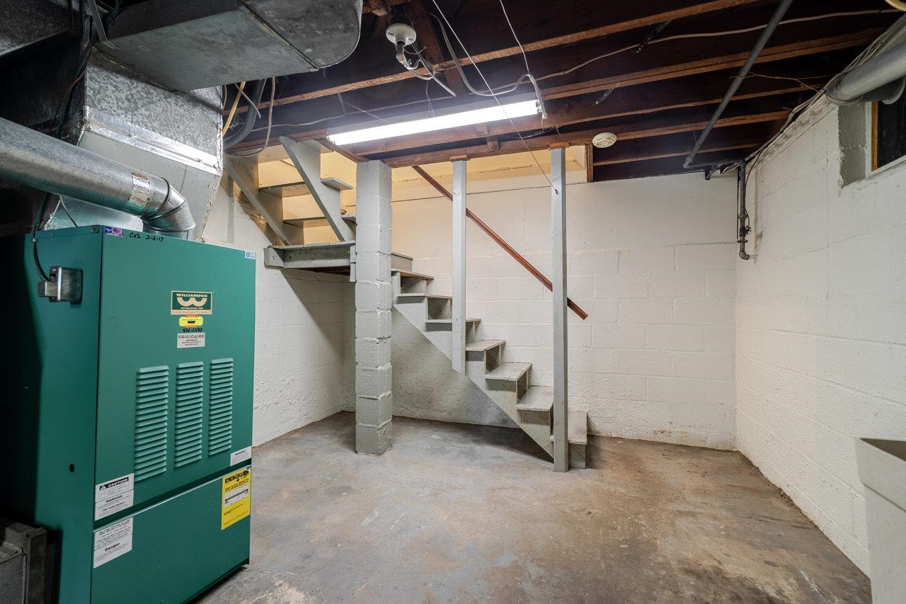 410 E ROCKINGHAM ST, ELKTON, Virginia 22827, 4 Bedrooms Bedrooms, ,2 BathroomsBathrooms,Residential,410 E ROCKINGHAM ST,671238 MLS # 671238