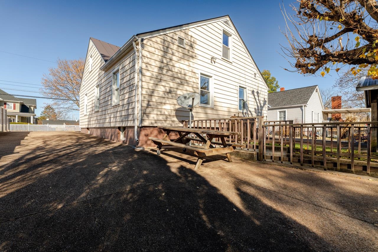 410 E ROCKINGHAM ST, ELKTON, Virginia 22827, 4 Bedrooms Bedrooms, ,2 BathroomsBathrooms,Residential,410 E ROCKINGHAM ST,671238 MLS # 671238