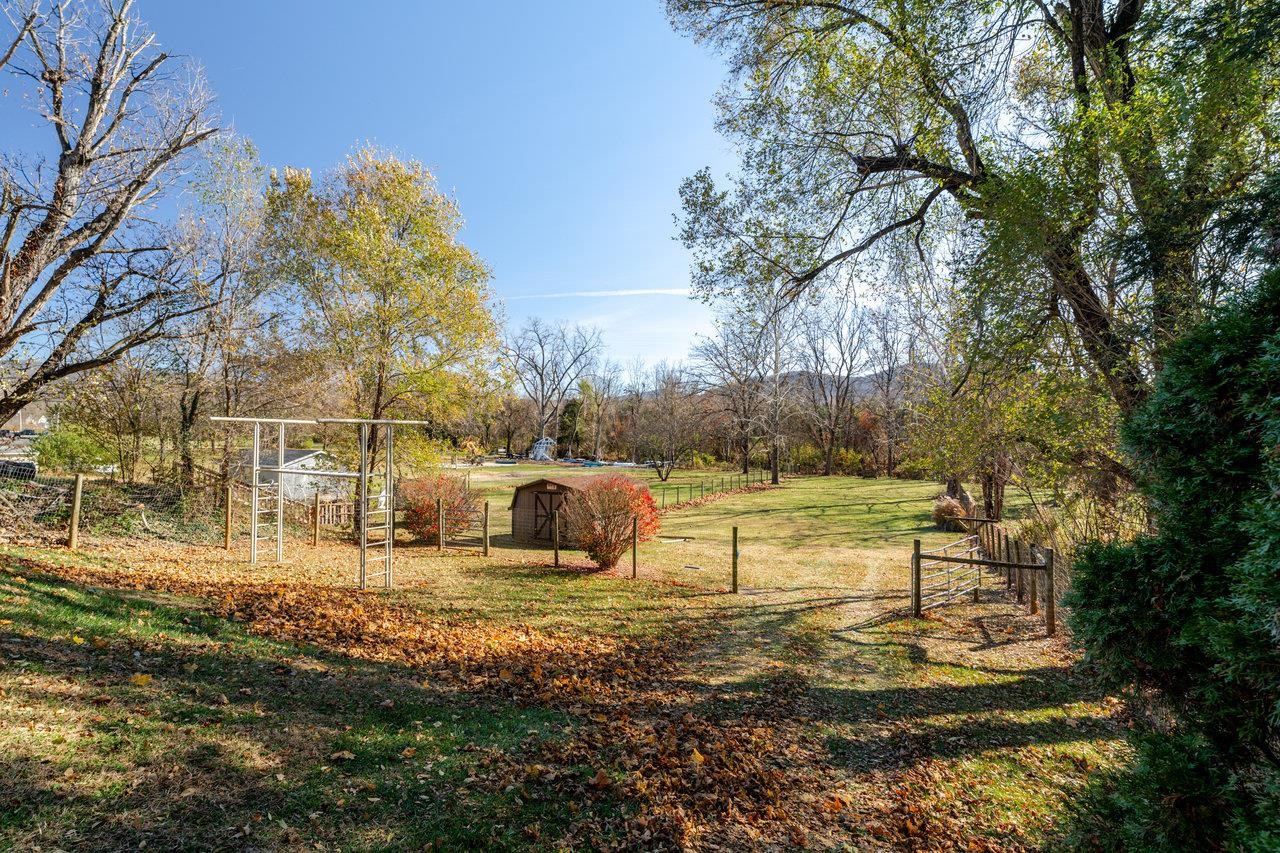 410 E ROCKINGHAM ST, ELKTON, Virginia 22827, 4 Bedrooms Bedrooms, ,2 BathroomsBathrooms,Residential,410 E ROCKINGHAM ST,671238 MLS # 671238