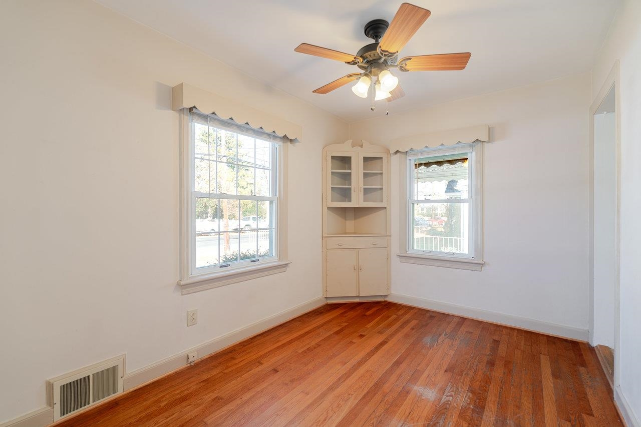 410 E ROCKINGHAM ST, ELKTON, Virginia 22827, 4 Bedrooms Bedrooms, ,2 BathroomsBathrooms,Residential,410 E ROCKINGHAM ST,671238 MLS # 671238