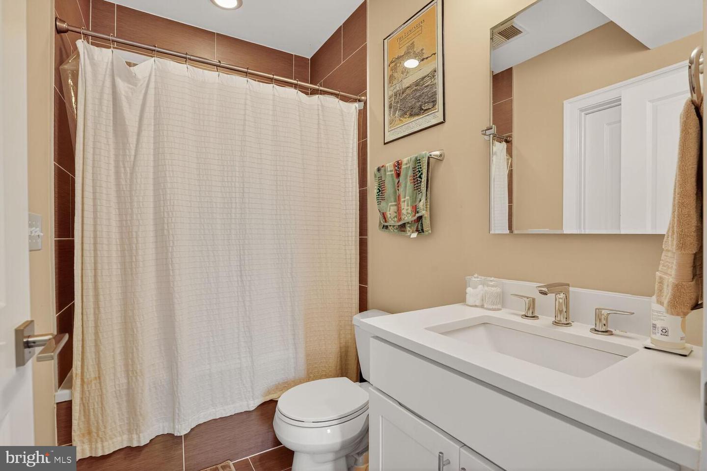 1014 10TH ST NE #1, WASHINGTON, District Of Columbia 20002, 2 Bedrooms Bedrooms, ,2 BathroomsBathrooms,Residential,For sale,1014 10TH ST NE #1,DCDC2225002 MLS # DCDC2225002