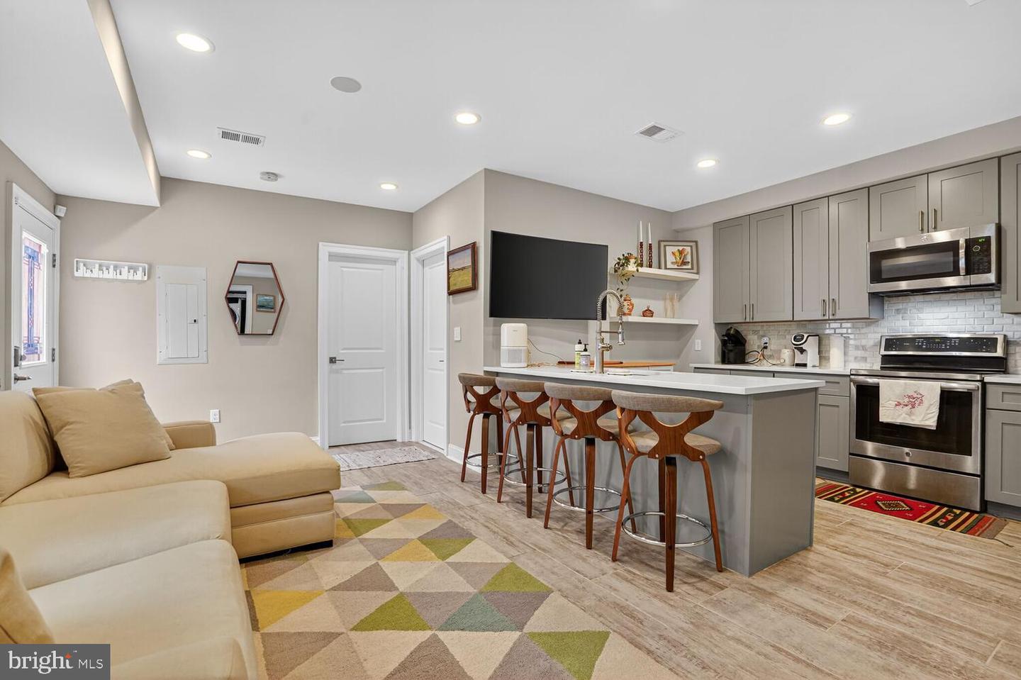 1014 10TH ST NE #1, WASHINGTON, District Of Columbia 20002, 2 Bedrooms Bedrooms, ,2 BathroomsBathrooms,Residential,For sale,1014 10TH ST NE #1,DCDC2225002 MLS # DCDC2225002