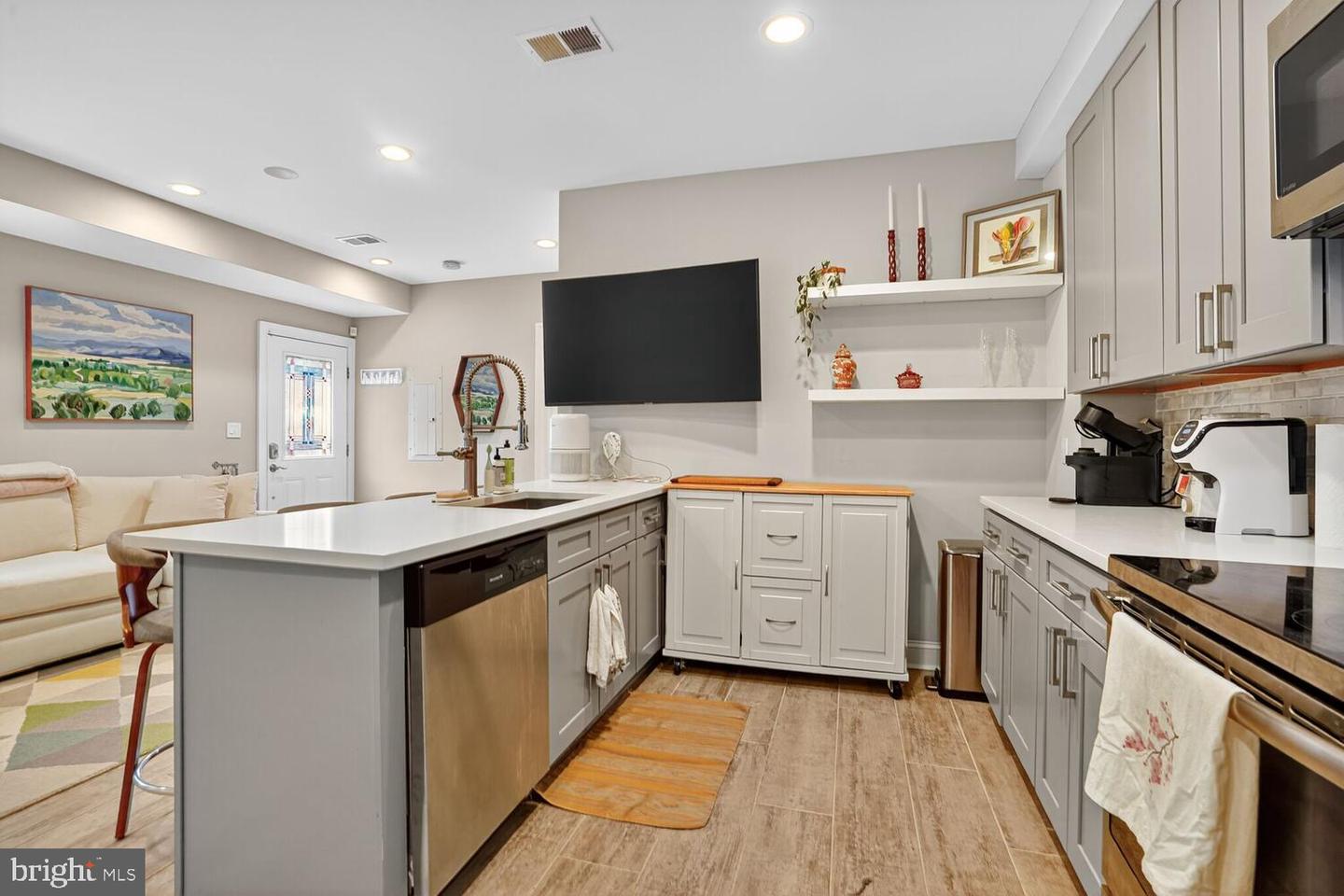 1014 10TH ST NE #1, WASHINGTON, District Of Columbia 20002, 2 Bedrooms Bedrooms, ,2 BathroomsBathrooms,Residential,For sale,1014 10TH ST NE #1,DCDC2225002 MLS # DCDC2225002