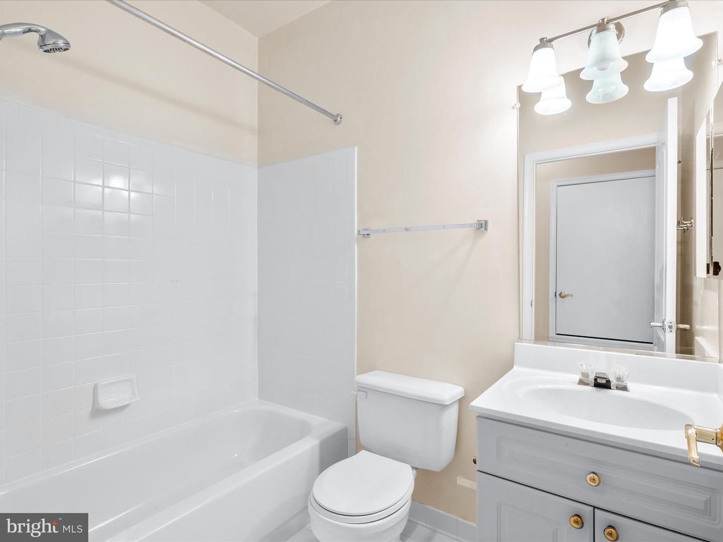 7708-B HAYNES POINT WAY #9B, ALEXANDRIA, Virginia 22315, 2 Bedrooms Bedrooms, ,2 BathroomsBathrooms,Residential,For sale,7708-B HAYNES POINT WAY #9B,VAFX2273340 MLS # VAFX2273340