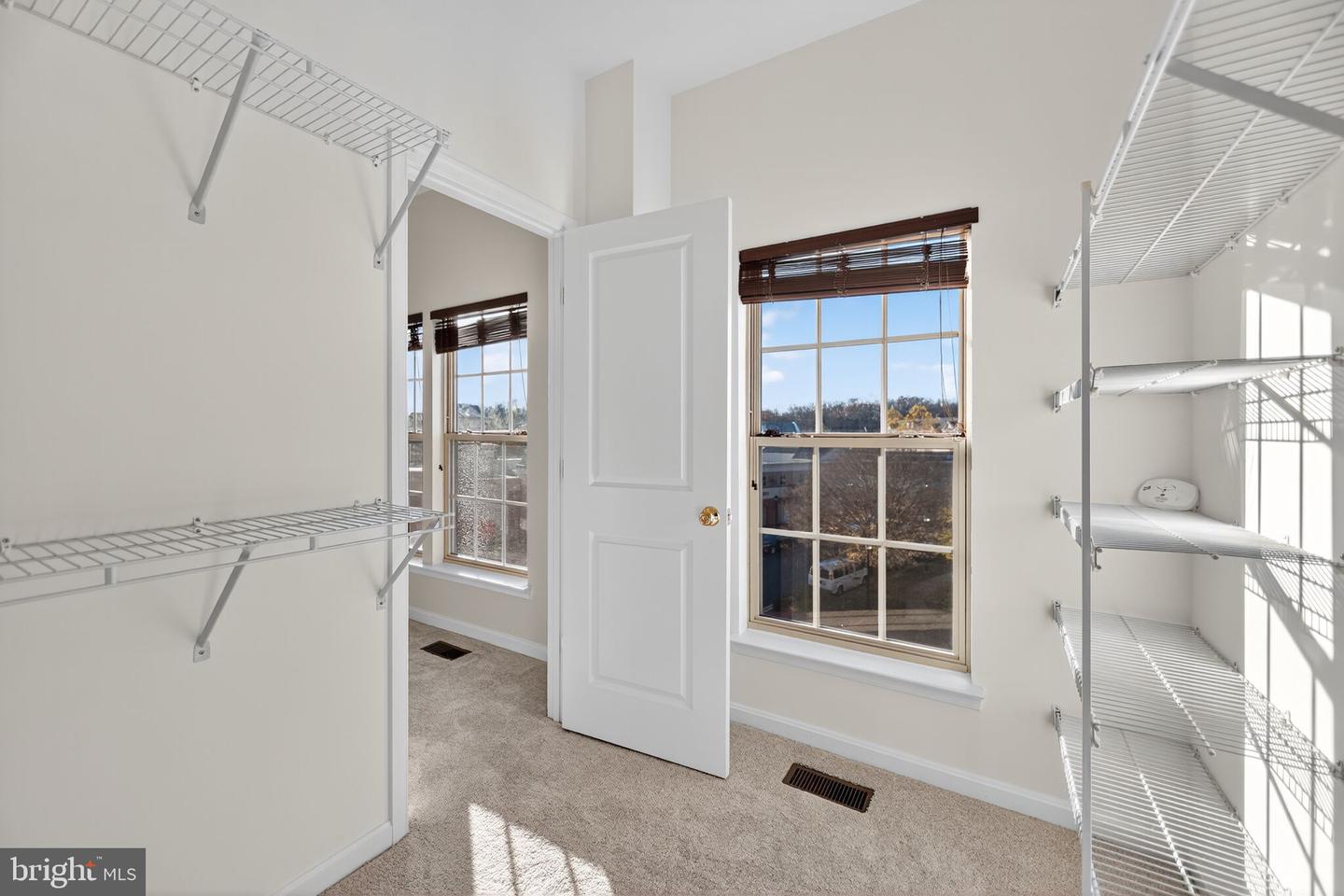 8015 CRESCENT PARK DR, GAINESVILLE, Virginia 20155, 3 Bedrooms Bedrooms, ,2 BathroomsBathrooms,Residential,For sale,8015 CRESCENT PARK DR,VAPW2105812 MLS # VAPW2105812 8015 CRESCENT PARK DR, GAINESVILLE, Virginia 20155, 3 Bedrooms Bedrooms, ,2 BathroomsBathrooms,Residential,For sale,8015 CRESCENT PARK DR,VAPW2105812 MLS # VAPW2105812