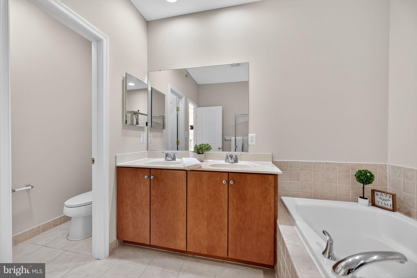 8015 CRESCENT PARK DR, GAINESVILLE, Virginia 20155, 3 Bedrooms Bedrooms, ,2 BathroomsBathrooms,Residential,For sale,8015 CRESCENT PARK DR,VAPW2105812 MLS # VAPW2105812 8015 CRESCENT PARK DR, GAINESVILLE, Virginia 20155, 3 Bedrooms Bedrooms, ,2 BathroomsBathrooms,Residential,For sale,8015 CRESCENT PARK DR,VAPW2105812 MLS # VAPW2105812