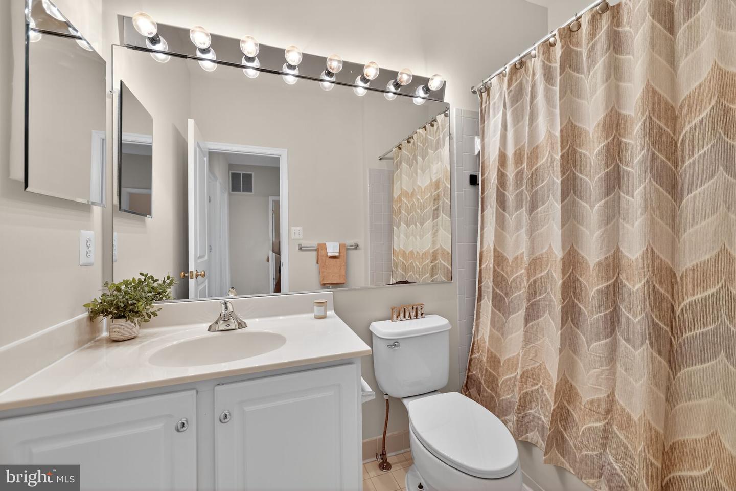 8015 CRESCENT PARK DR, GAINESVILLE, Virginia 20155, 3 Bedrooms Bedrooms, ,2 BathroomsBathrooms,Residential,For sale,8015 CRESCENT PARK DR,VAPW2105812 MLS # VAPW2105812 8015 CRESCENT PARK DR, GAINESVILLE, Virginia 20155, 3 Bedrooms Bedrooms, ,2 BathroomsBathrooms,Residential,For sale,8015 CRESCENT PARK DR,VAPW2105812 MLS # VAPW2105812