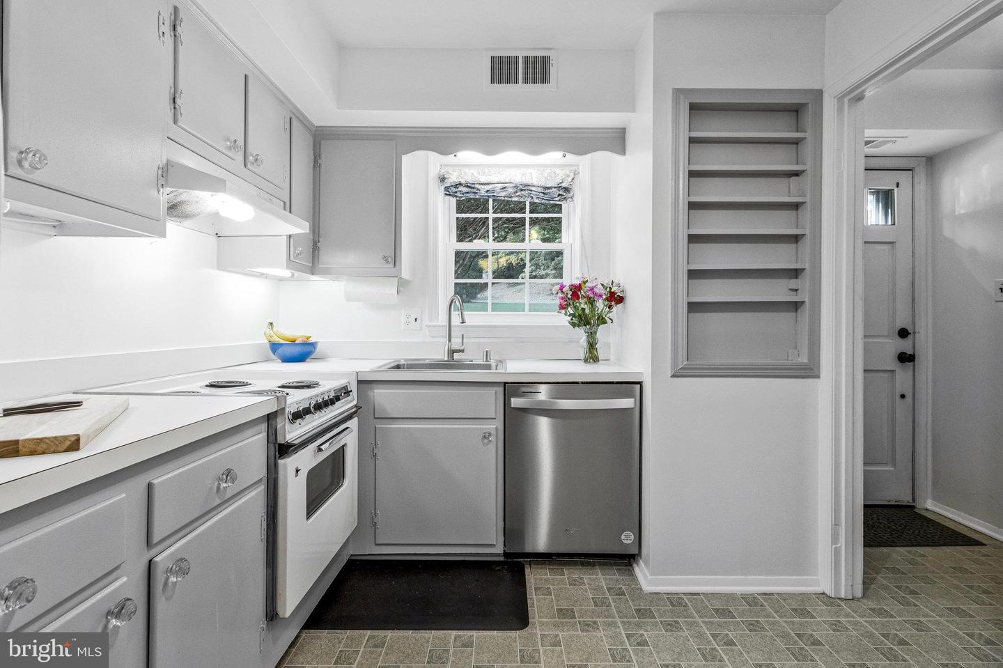 6513 ORONO CT, SPRINGFIELD, Virginia 22152, 2 Bedrooms Bedrooms, ,2 BathroomsBathrooms,Residential,For sale,6513 ORONO CT,VAFX2275482 MLS # VAFX2275482