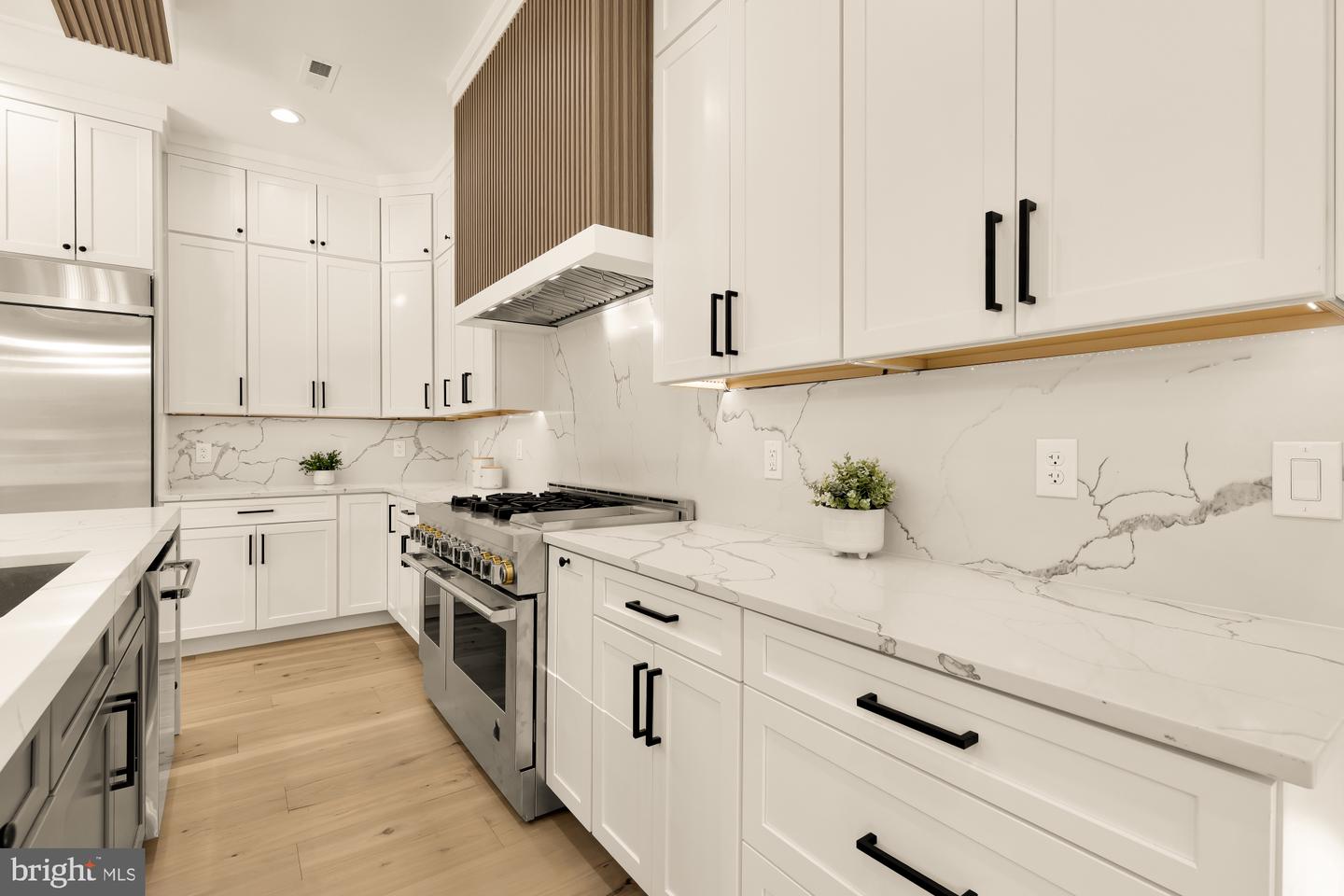 6935 SOUTHRIDGE DR, MCLEAN, Virginia 22101, 6 Bedrooms Bedrooms, ,6 BathroomsBathrooms,Residential,For sale,6935 SOUTHRIDGE DR,VAFX2277076 MLS # VAFX2277076