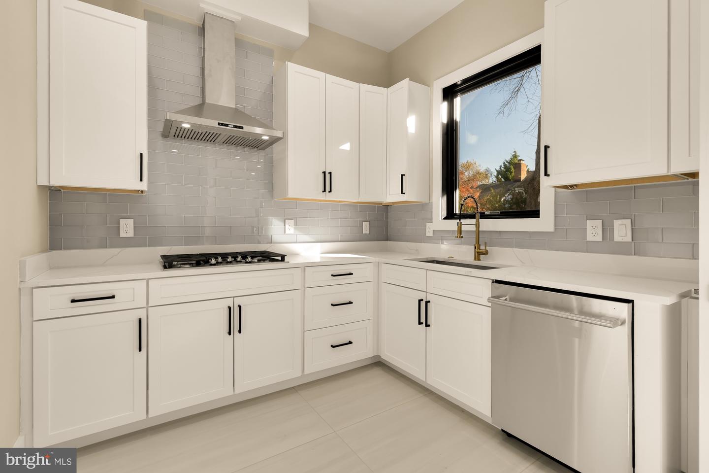 6935 SOUTHRIDGE DR, MCLEAN, Virginia 22101, 6 Bedrooms Bedrooms, ,6 BathroomsBathrooms,Residential,For sale,6935 SOUTHRIDGE DR,VAFX2277076 MLS # VAFX2277076