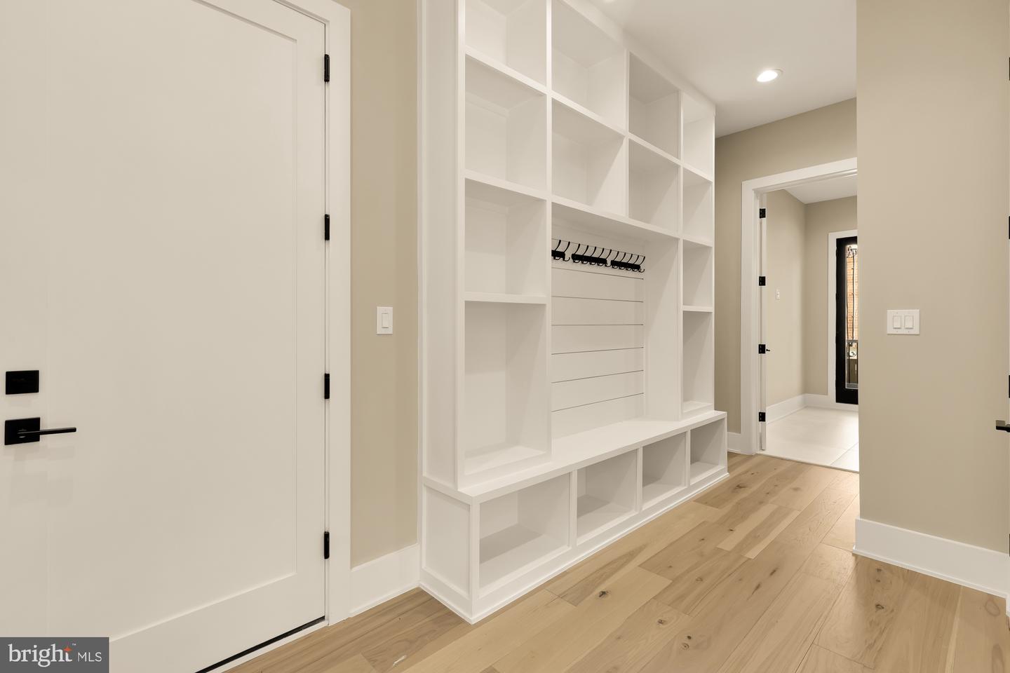 6935 SOUTHRIDGE DR, MCLEAN, Virginia 22101, 6 Bedrooms Bedrooms, ,6 BathroomsBathrooms,Residential,For sale,6935 SOUTHRIDGE DR,VAFX2277076 MLS # VAFX2277076