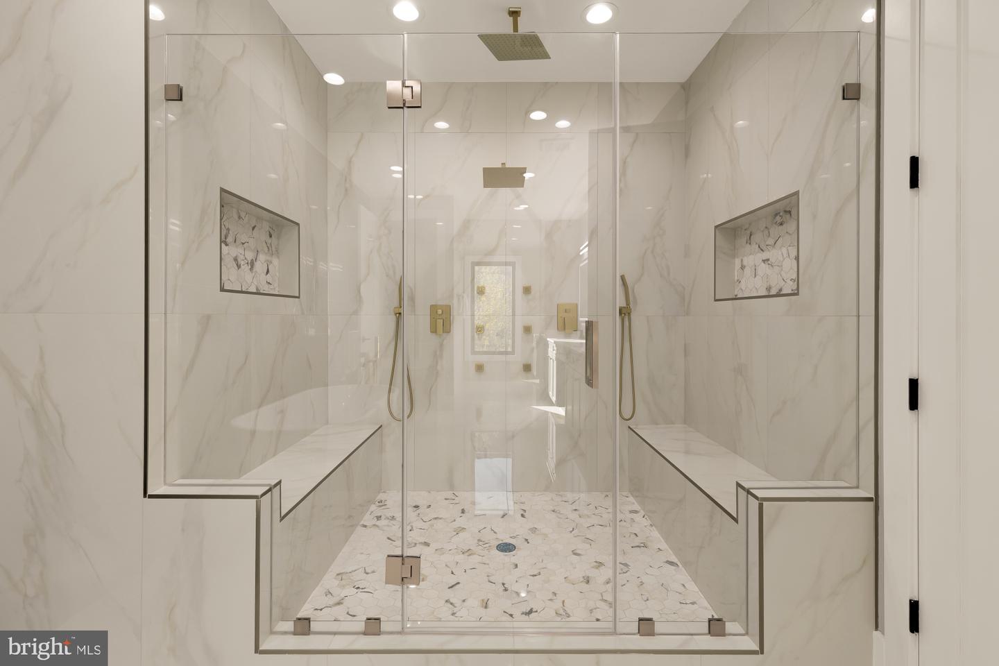 6935 SOUTHRIDGE DR, MCLEAN, Virginia 22101, 6 Bedrooms Bedrooms, ,6 BathroomsBathrooms,Residential,For sale,6935 SOUTHRIDGE DR,VAFX2277076 MLS # VAFX2277076