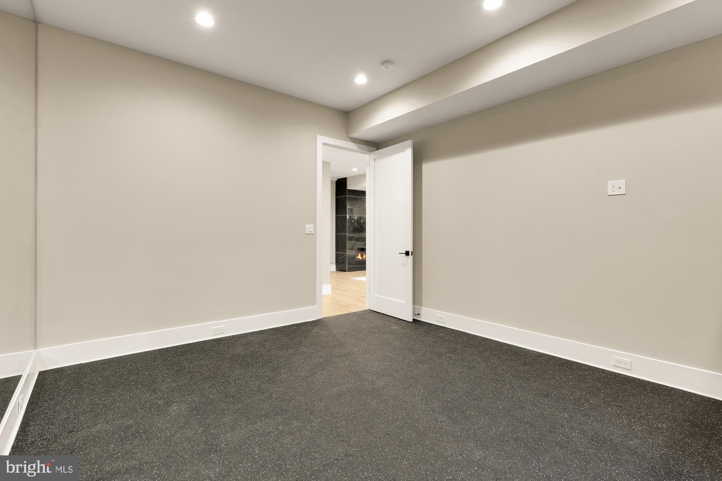 6935 SOUTHRIDGE DR, MCLEAN, Virginia 22101, 6 Bedrooms Bedrooms, ,6 BathroomsBathrooms,Residential,For sale,6935 SOUTHRIDGE DR,VAFX2277076 MLS # VAFX2277076