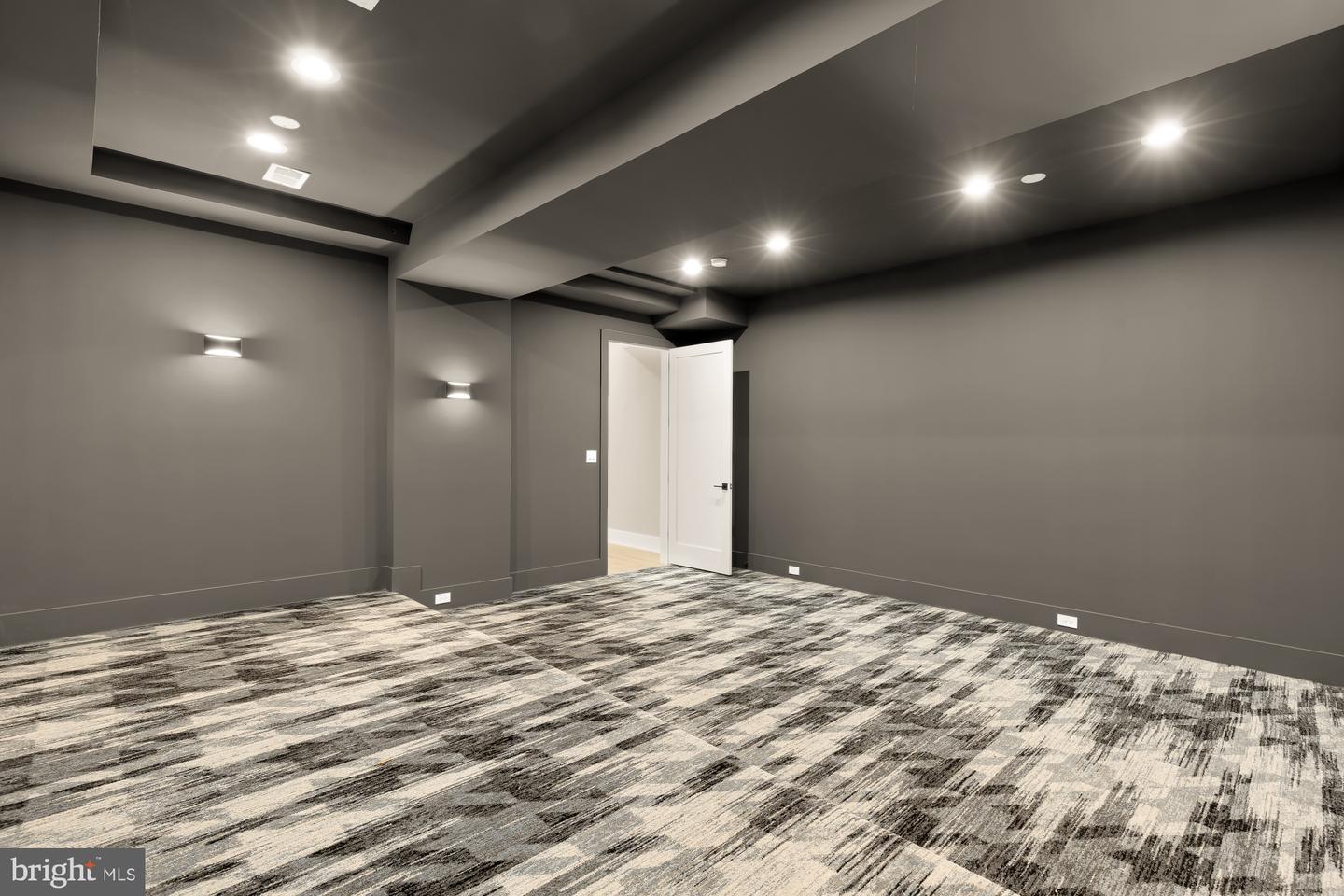 6935 SOUTHRIDGE DR, MCLEAN, Virginia 22101, 6 Bedrooms Bedrooms, ,6 BathroomsBathrooms,Residential,For sale,6935 SOUTHRIDGE DR,VAFX2277076 MLS # VAFX2277076