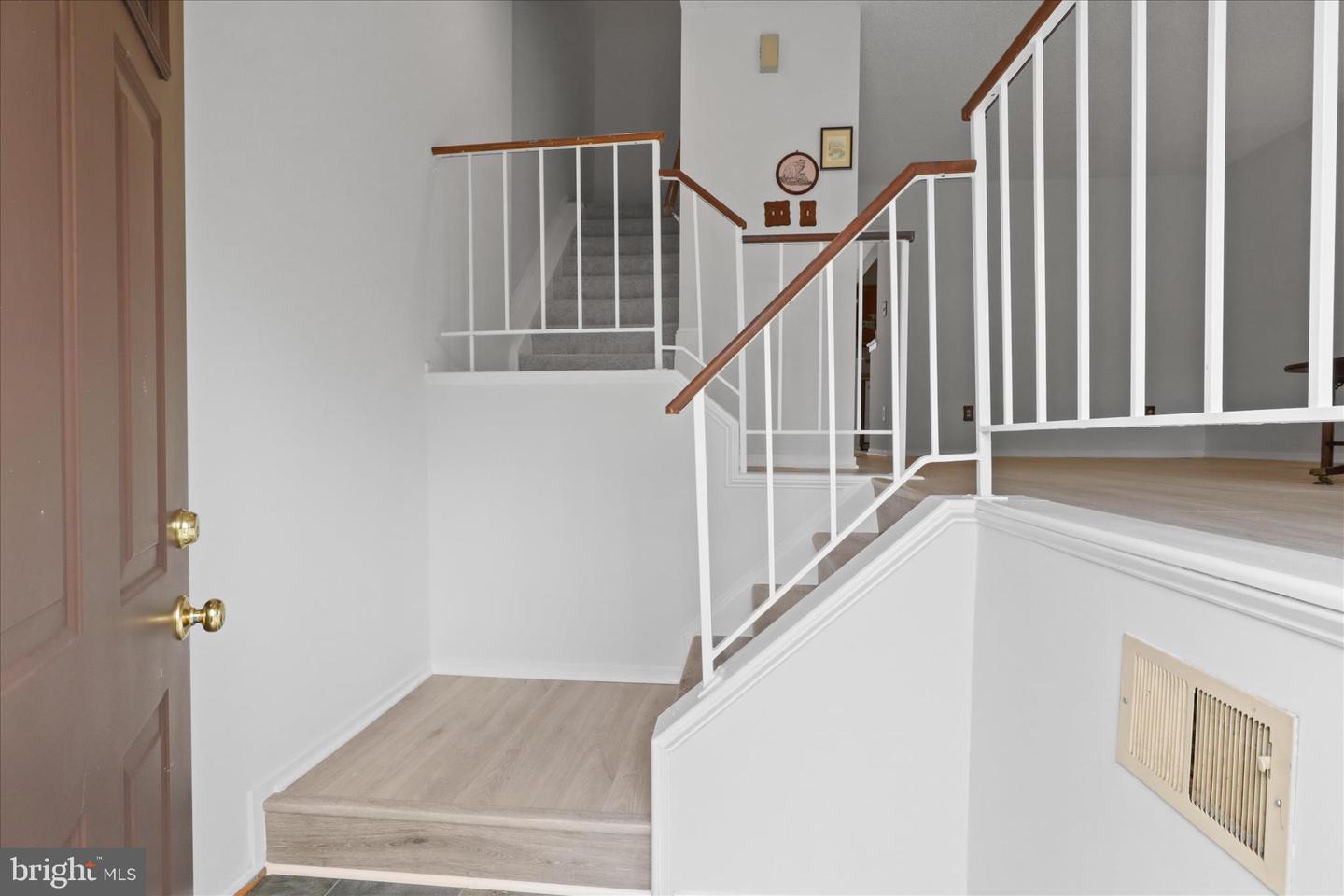 8927 WAITES WAY, LORTON, Virginia 22079, 3 Bedrooms Bedrooms, ,2 BathroomsBathrooms,Residential,For sale,8927 WAITES WAY,VAFX2277278 MLS # VAFX2277278