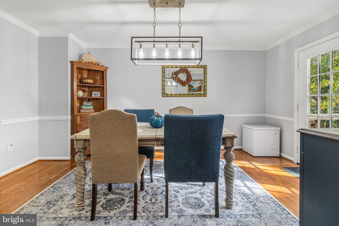 6057 CROWN ROYAL CIR, ALEXANDRIA, Virginia 22310, 3 Bedrooms Bedrooms, ,3 BathroomsBathrooms,Residential,For sale,6057 CROWN ROYAL CIR,VAFX2278482 MLS # VAFX2278482