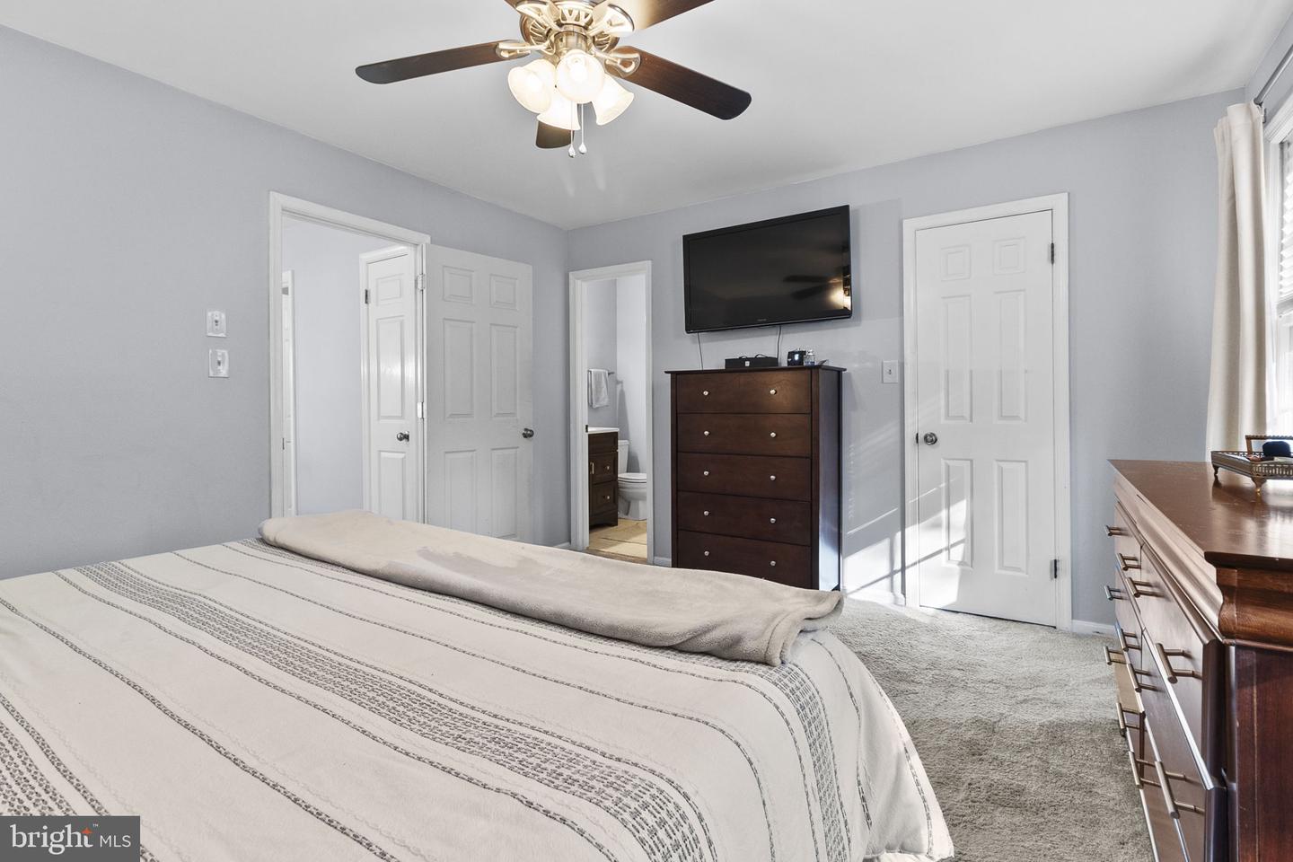 6057 CROWN ROYAL CIR, ALEXANDRIA, Virginia 22310, 3 Bedrooms Bedrooms, ,3 BathroomsBathrooms,Residential,For sale,6057 CROWN ROYAL CIR,VAFX2278482 MLS # VAFX2278482