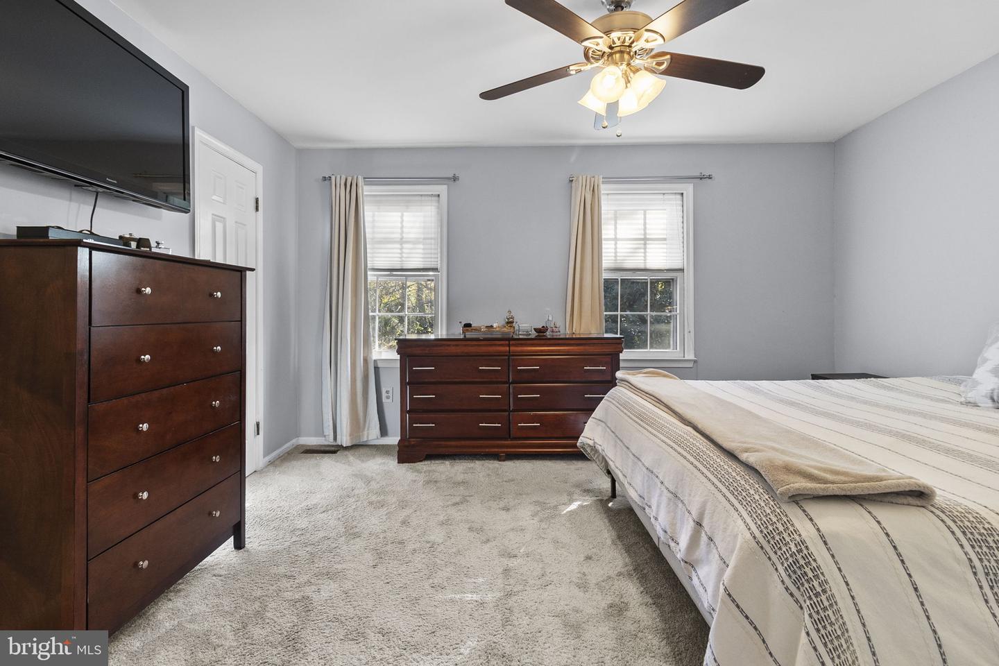 6057 CROWN ROYAL CIR, ALEXANDRIA, Virginia 22310, 3 Bedrooms Bedrooms, ,3 BathroomsBathrooms,Residential,For sale,6057 CROWN ROYAL CIR,VAFX2278482 MLS # VAFX2278482