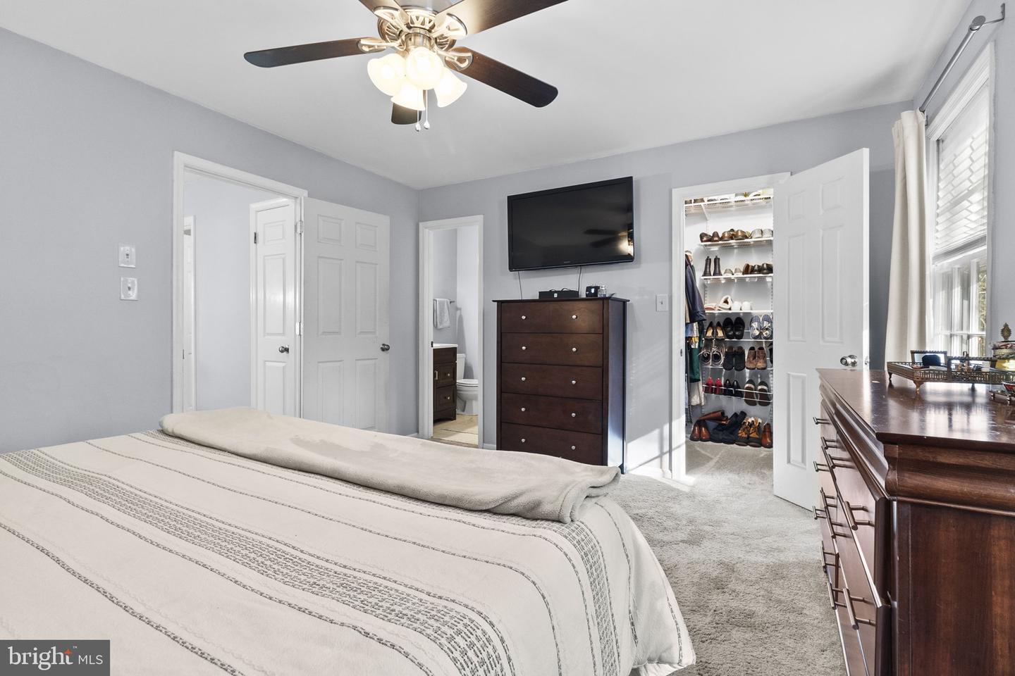 6057 CROWN ROYAL CIR, ALEXANDRIA, Virginia 22310, 3 Bedrooms Bedrooms, ,3 BathroomsBathrooms,Residential,For sale,6057 CROWN ROYAL CIR,VAFX2278482 MLS # VAFX2278482