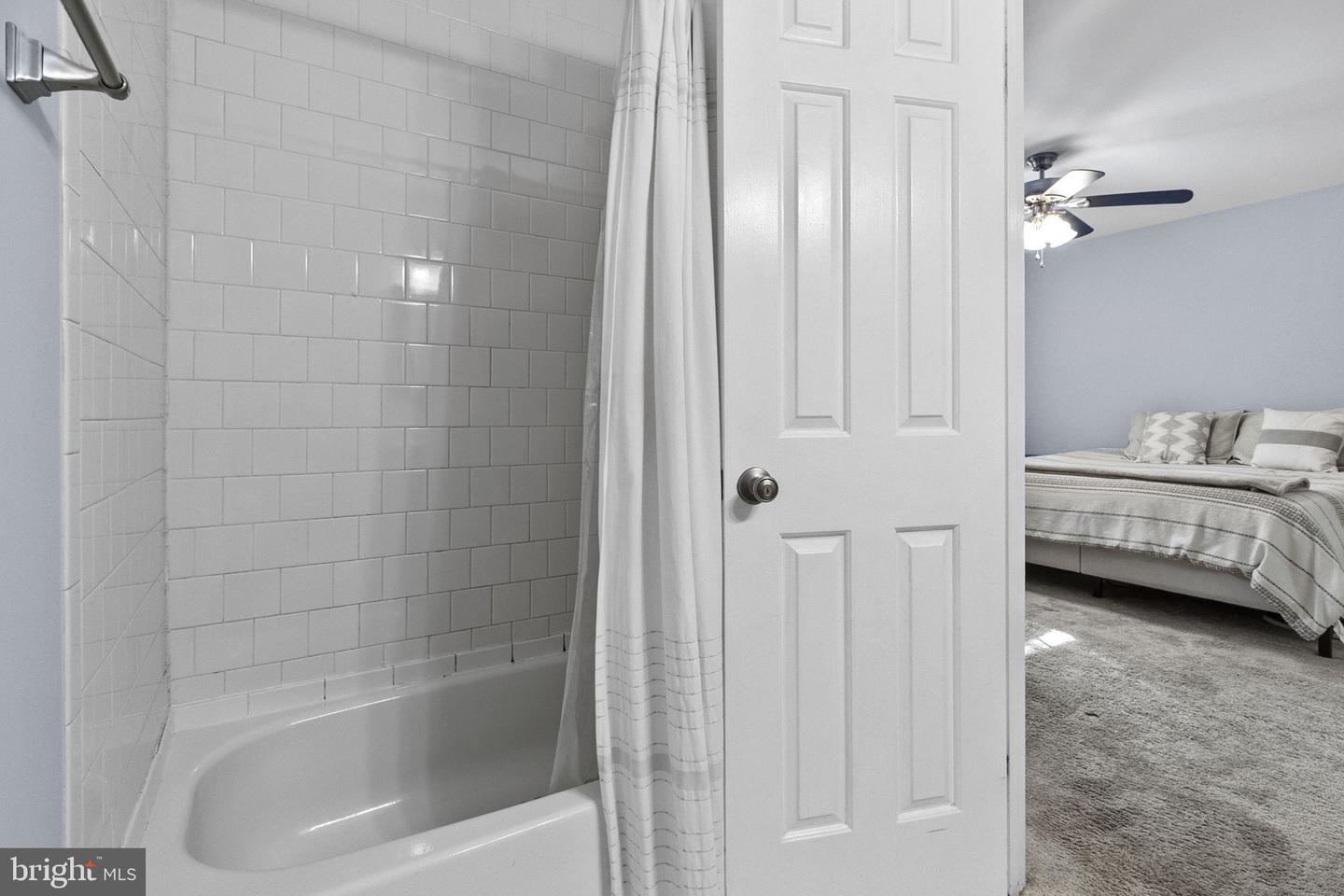 6057 CROWN ROYAL CIR, ALEXANDRIA, Virginia 22310, 3 Bedrooms Bedrooms, ,3 BathroomsBathrooms,Residential,For sale,6057 CROWN ROYAL CIR,VAFX2278482 MLS # VAFX2278482