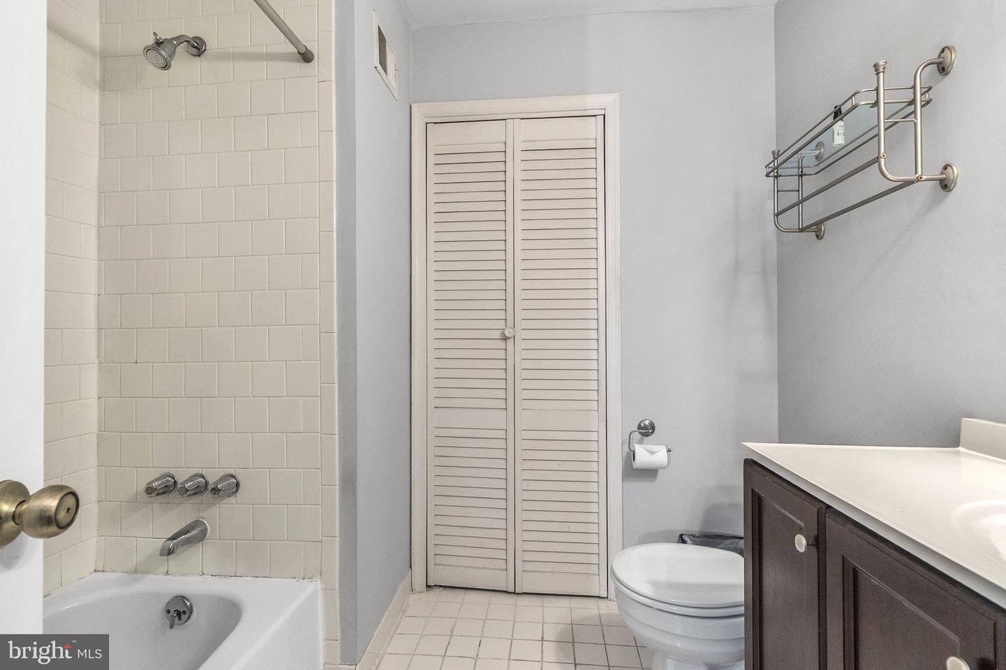 6057 CROWN ROYAL CIR, ALEXANDRIA, Virginia 22310, 3 Bedrooms Bedrooms, ,3 BathroomsBathrooms,Residential,For sale,6057 CROWN ROYAL CIR,VAFX2278482 MLS # VAFX2278482