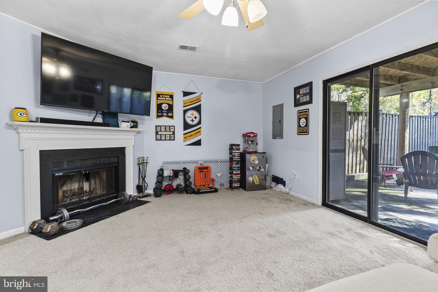 6057 CROWN ROYAL CIR, ALEXANDRIA, Virginia 22310, 3 Bedrooms Bedrooms, ,3 BathroomsBathrooms,Residential,For sale,6057 CROWN ROYAL CIR,VAFX2278482 MLS # VAFX2278482