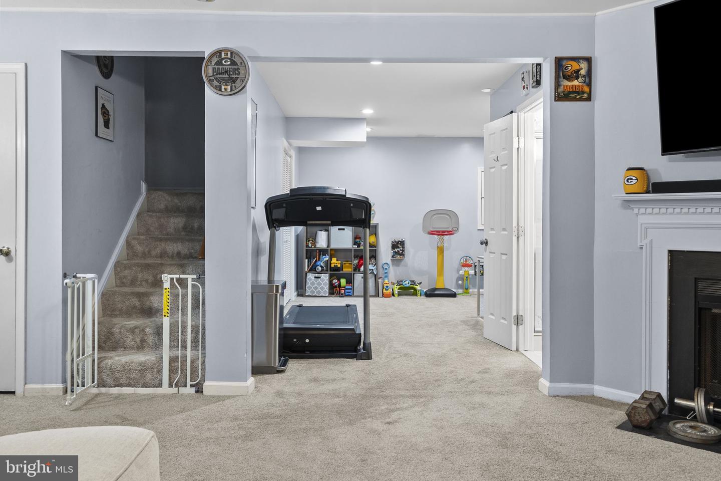 6057 CROWN ROYAL CIR, ALEXANDRIA, Virginia 22310, 3 Bedrooms Bedrooms, ,3 BathroomsBathrooms,Residential,For sale,6057 CROWN ROYAL CIR,VAFX2278482 MLS # VAFX2278482