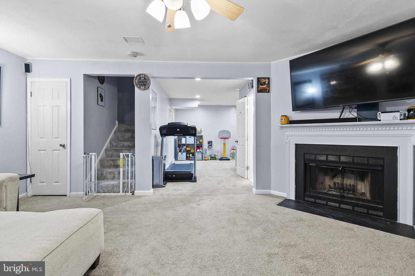 6057 CROWN ROYAL CIR, ALEXANDRIA, Virginia 22310, 3 Bedrooms Bedrooms, ,3 BathroomsBathrooms,Residential,For sale,6057 CROWN ROYAL CIR,VAFX2278482 MLS # VAFX2278482