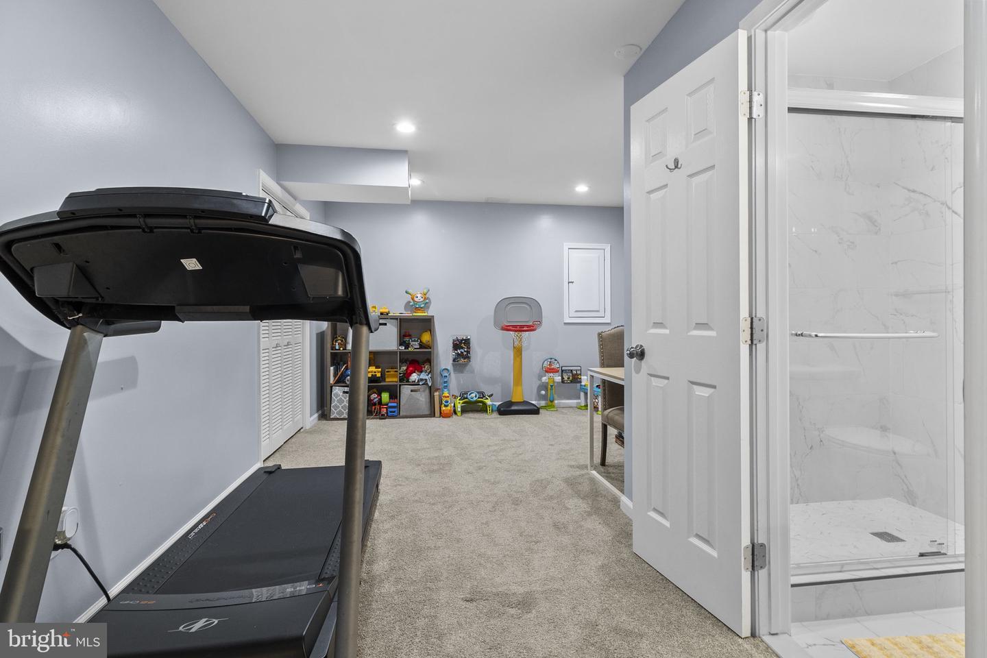 6057 CROWN ROYAL CIR, ALEXANDRIA, Virginia 22310, 3 Bedrooms Bedrooms, ,3 BathroomsBathrooms,Residential,For sale,6057 CROWN ROYAL CIR,VAFX2278482 MLS # VAFX2278482