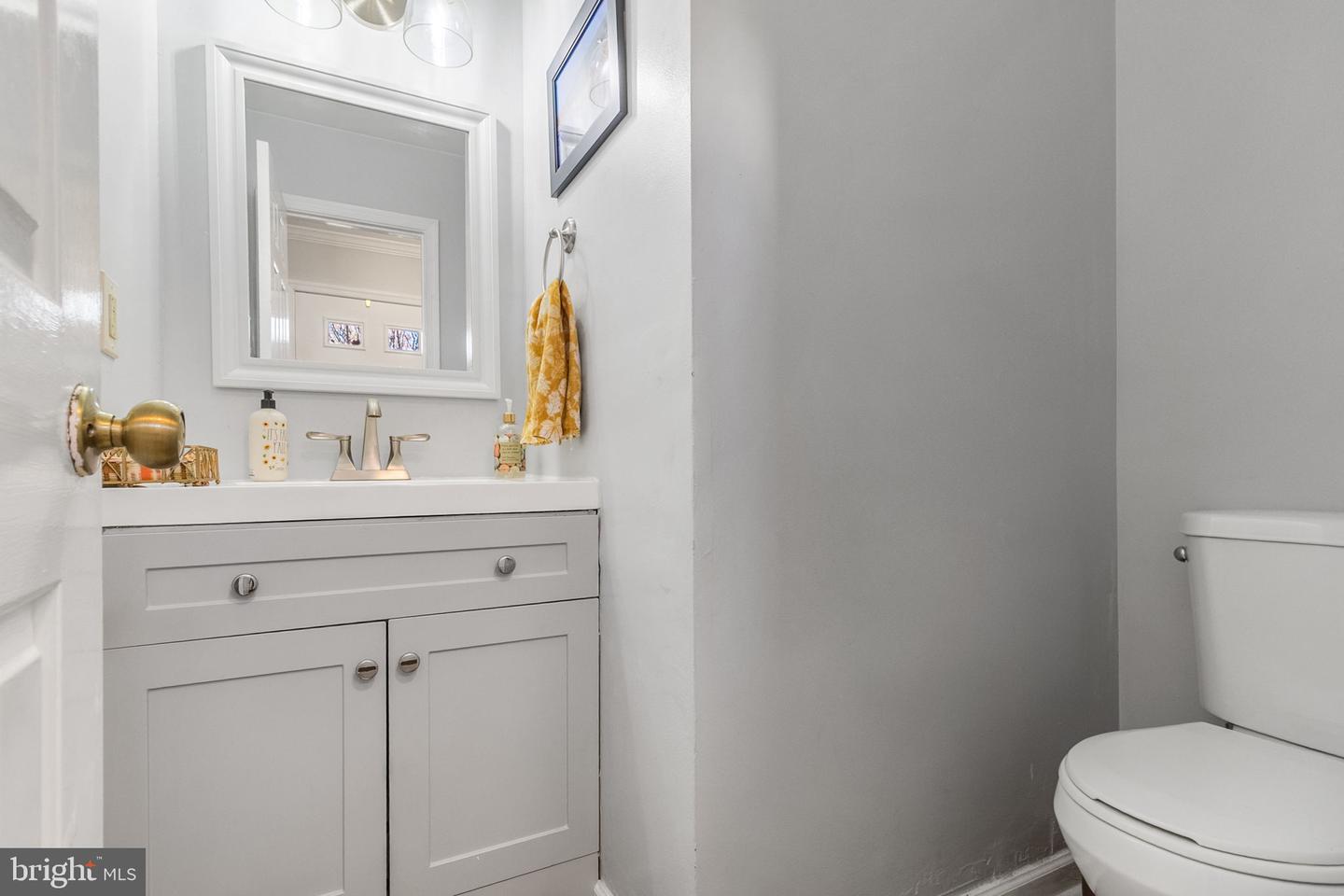 6057 CROWN ROYAL CIR, ALEXANDRIA, Virginia 22310, 3 Bedrooms Bedrooms, ,3 BathroomsBathrooms,Residential,For sale,6057 CROWN ROYAL CIR,VAFX2278482 MLS # VAFX2278482