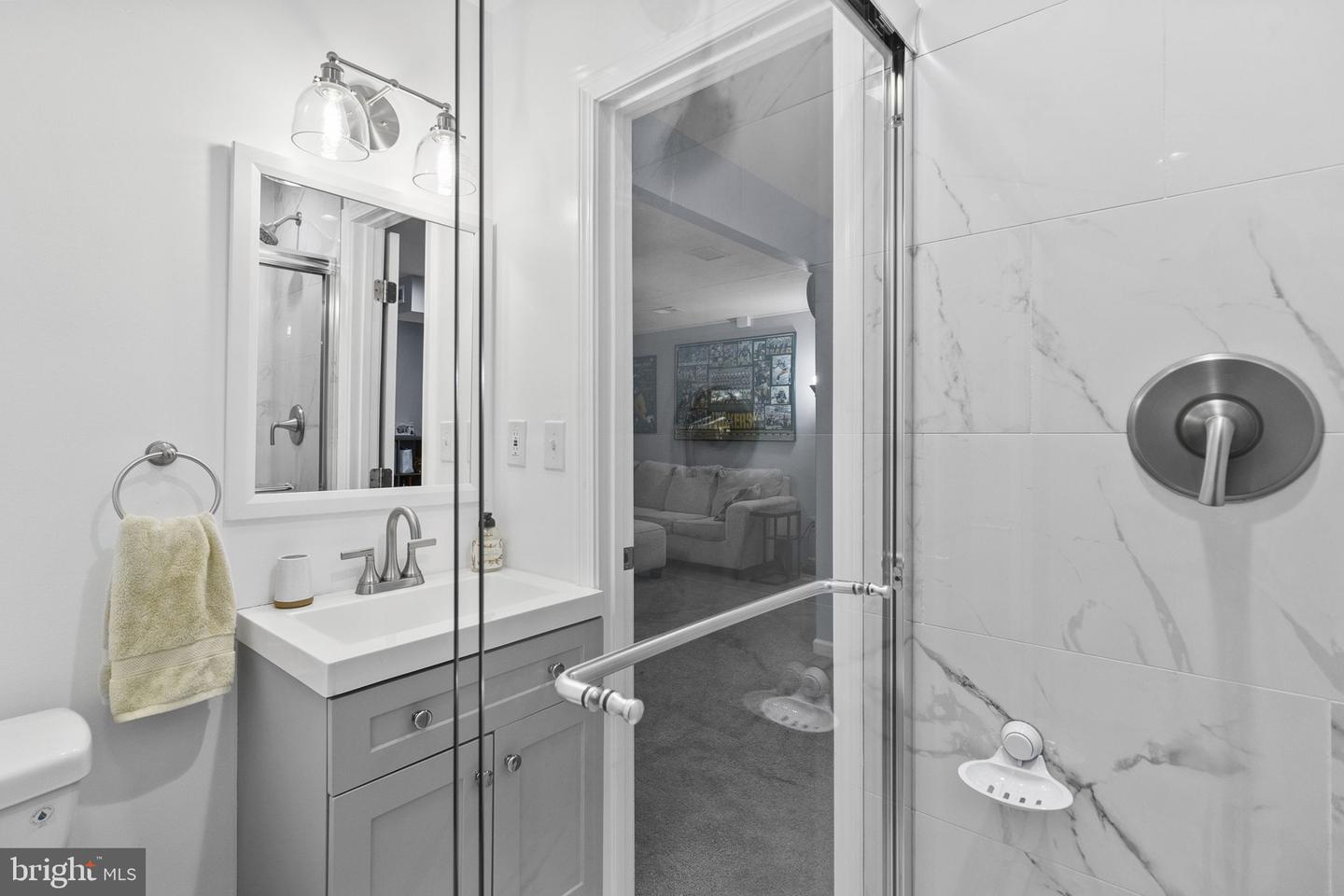 6057 CROWN ROYAL CIR, ALEXANDRIA, Virginia 22310, 3 Bedrooms Bedrooms, ,3 BathroomsBathrooms,Residential,For sale,6057 CROWN ROYAL CIR,VAFX2278482 MLS # VAFX2278482