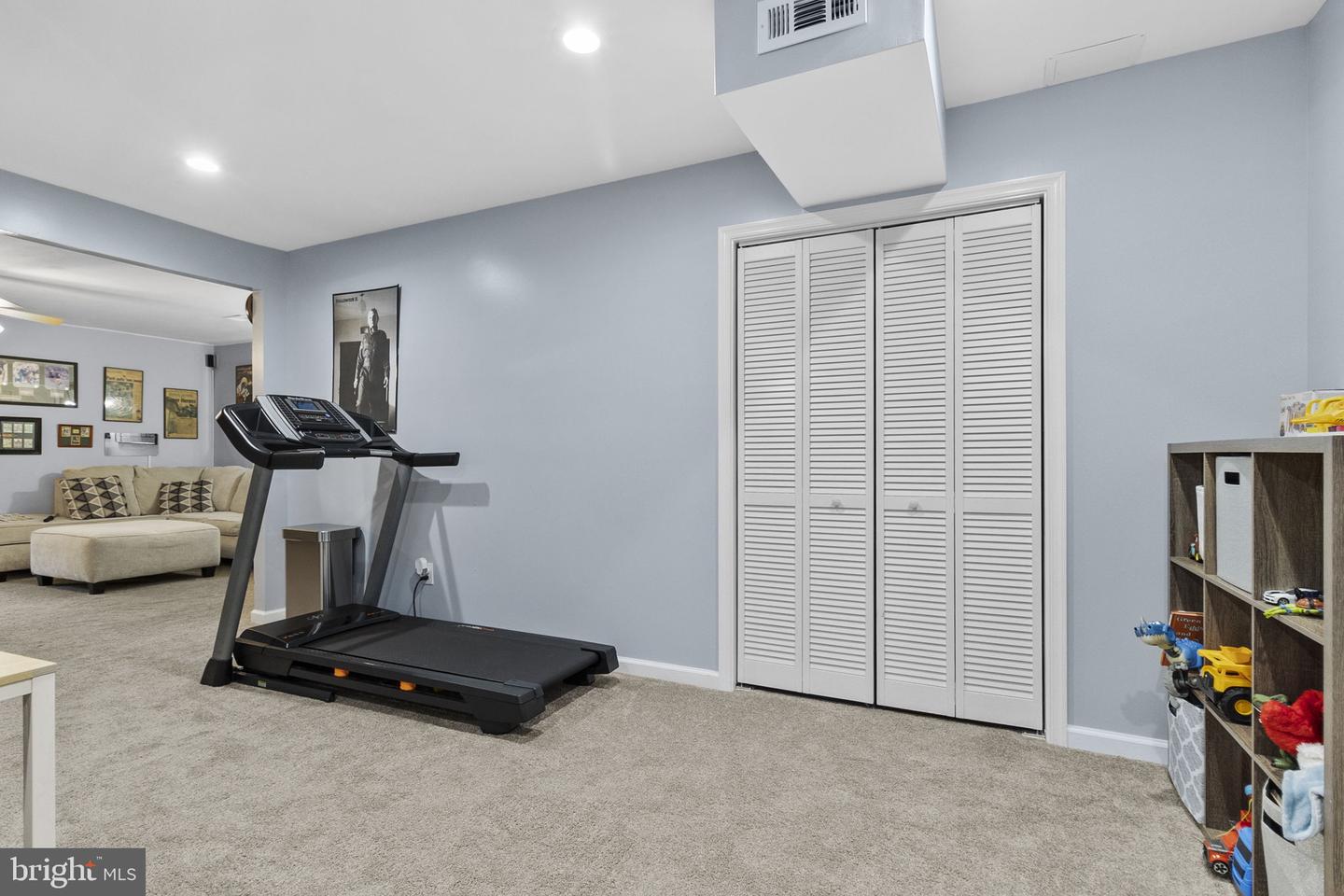 6057 CROWN ROYAL CIR, ALEXANDRIA, Virginia 22310, 3 Bedrooms Bedrooms, ,3 BathroomsBathrooms,Residential,For sale,6057 CROWN ROYAL CIR,VAFX2278482 MLS # VAFX2278482