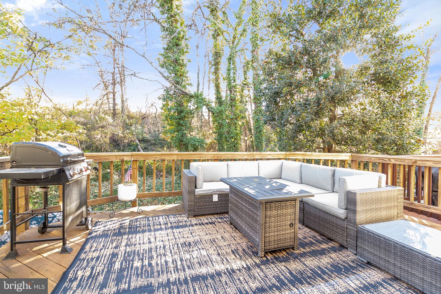 6057 CROWN ROYAL CIR, ALEXANDRIA, Virginia 22310, 3 Bedrooms Bedrooms, ,3 BathroomsBathrooms,Residential,For sale,6057 CROWN ROYAL CIR,VAFX2278482 MLS # VAFX2278482