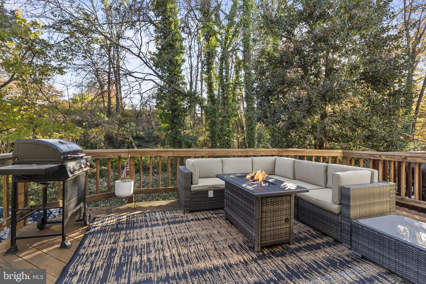 6057 CROWN ROYAL CIR, ALEXANDRIA, Virginia 22310, 3 Bedrooms Bedrooms, ,3 BathroomsBathrooms,Residential,For sale,6057 CROWN ROYAL CIR,VAFX2278482 MLS # VAFX2278482