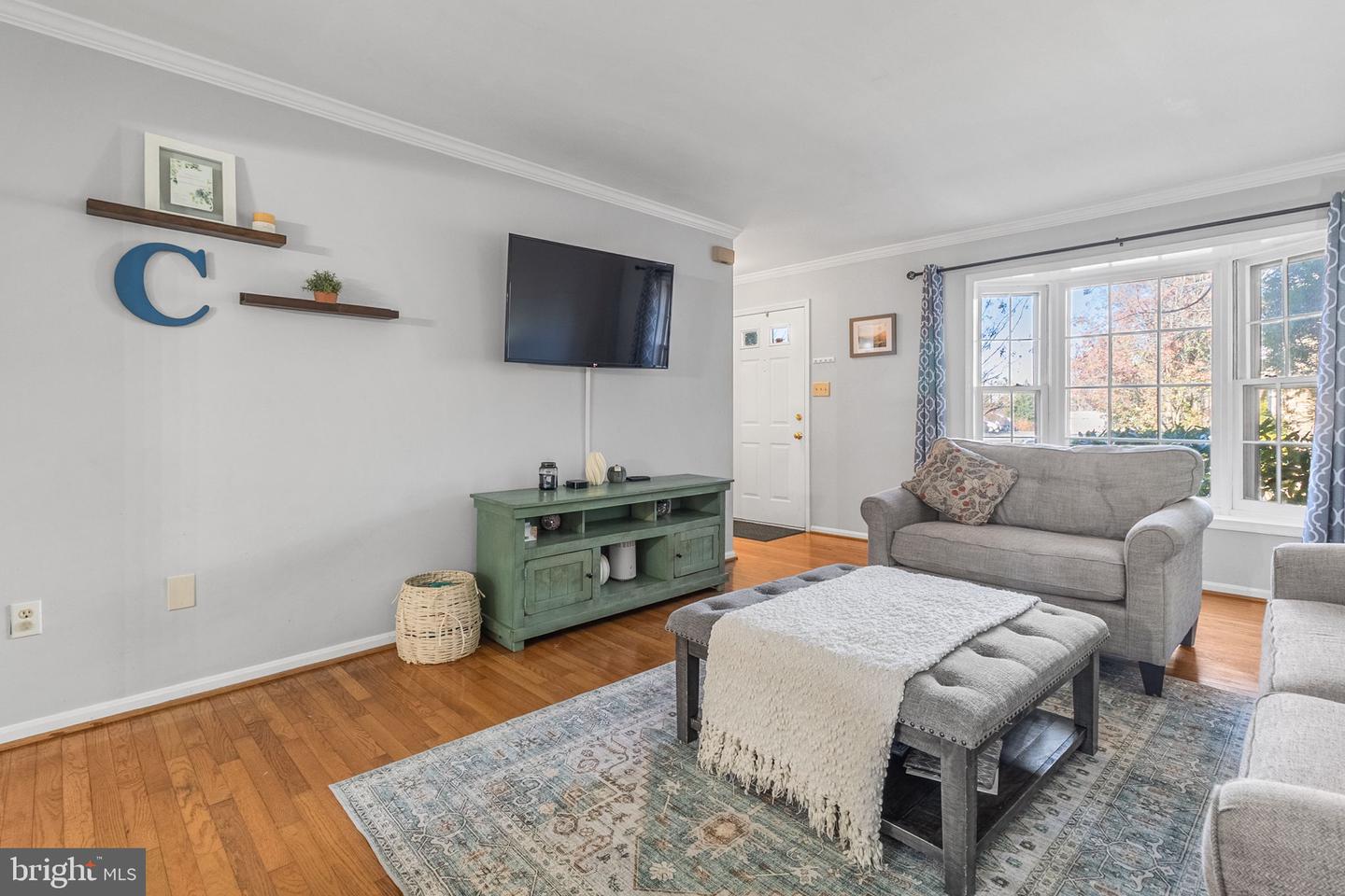 6057 CROWN ROYAL CIR, ALEXANDRIA, Virginia 22310, 3 Bedrooms Bedrooms, ,3 BathroomsBathrooms,Residential,For sale,6057 CROWN ROYAL CIR,VAFX2278482 MLS # VAFX2278482