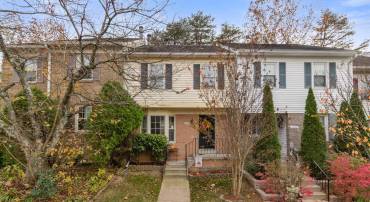 6057 CROWN ROYAL CIR, ALEXANDRIA, Virginia 22310, 3 Bedrooms Bedrooms, ,3 BathroomsBathrooms,Residential,For sale,6057 CROWN ROYAL CIR,VAFX2278482 MLS # VAFX2278482