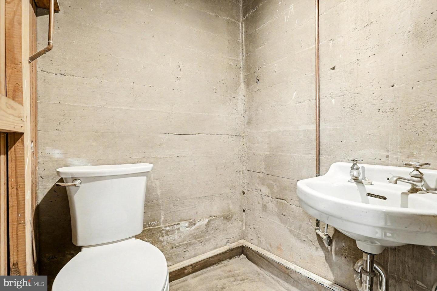 904 HANOVER ST, FREDERICKSBURG, Virginia 22401, 3 Bedrooms Bedrooms, ,2 BathroomsBathrooms,Residential,For sale,904 HANOVER ST,VAFB2009288 MLS # VAFB2009288