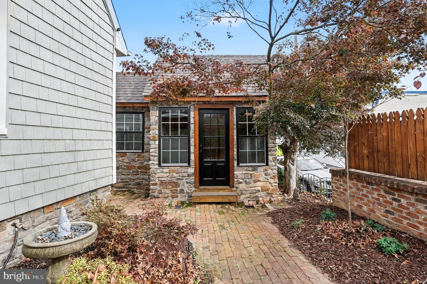 904 HANOVER ST, FREDERICKSBURG, Virginia 22401, 3 Bedrooms Bedrooms, ,2 BathroomsBathrooms,Residential,For sale,904 HANOVER ST,VAFB2009288 MLS # VAFB2009288