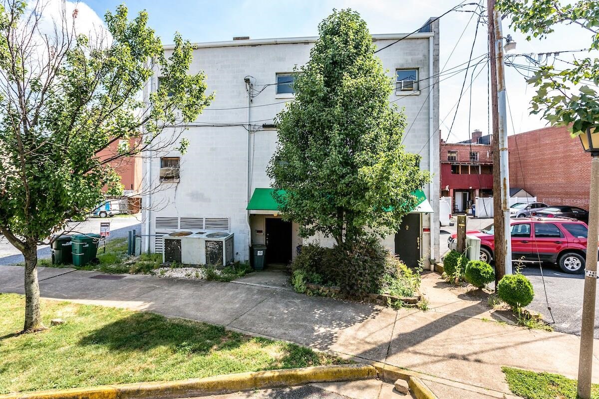 411 W MAIN ST, WAYNESBORO, Virginia 22980, ,Commercial,411 W MAIN ST,671249 MLS # 671249 411 W MAIN ST, WAYNESBORO, Virginia 22980, ,Commercial,411 W MAIN ST,671249 MLS # 671249