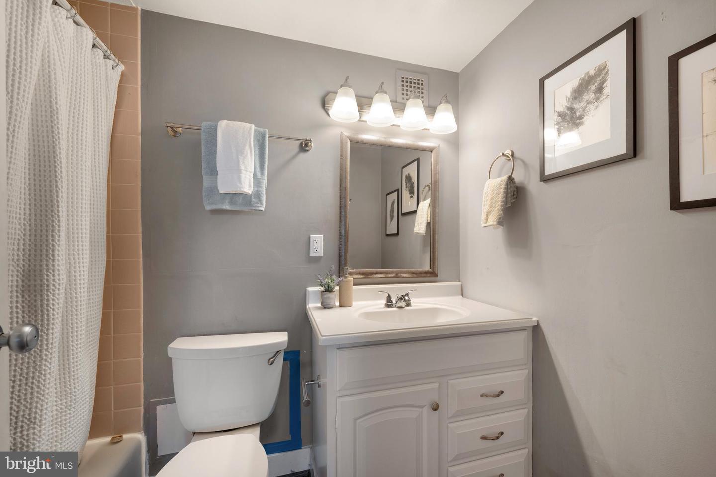 4141 N HENDERSON RD #107, ARLINGTON, Virginia 22203, 1 Bedroom Bedrooms, ,1 BathroomBathrooms,Residential,For sale,4141 N HENDERSON RD #107,VAAR2066038 MLS # VAAR2066038 4141 N HENDERSON RD #107, ARLINGTON, Virginia 22203, 1 Bedroom Bedrooms, ,1 BathroomBathrooms,Residential,For sale,4141 N HENDERSON RD #107,VAAR2066038 MLS # VAAR2066038