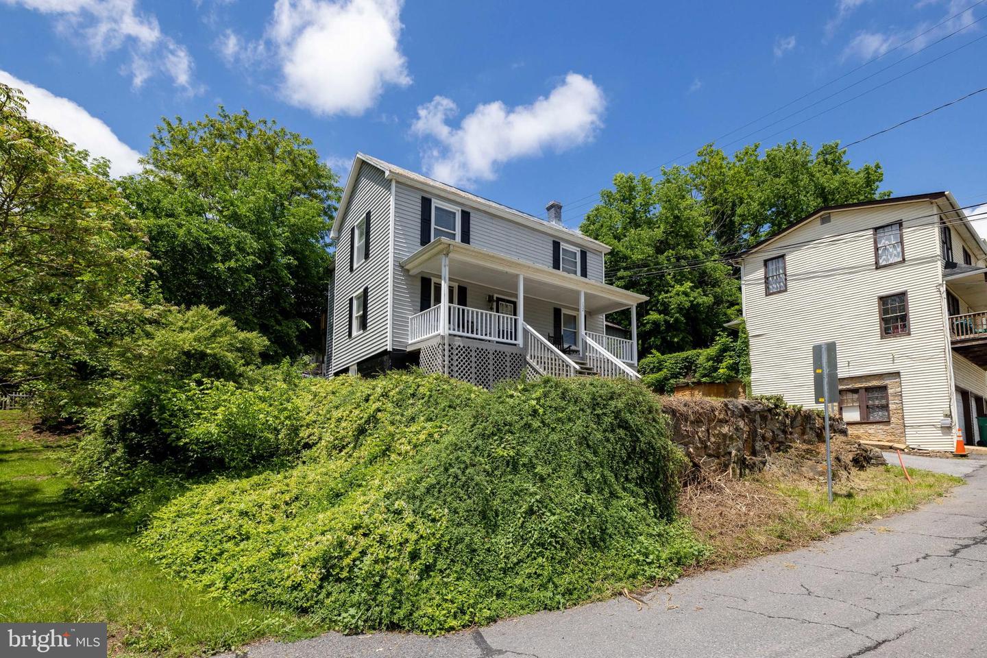 102 S HAWKSBILL ST, LURAY, Virginia 22835, 2 Bedrooms Bedrooms, ,2 BathroomsBathrooms,Residential,For sale,102 S HAWKSBILL ST,VAPA2004934 MLS # VAPA2004934