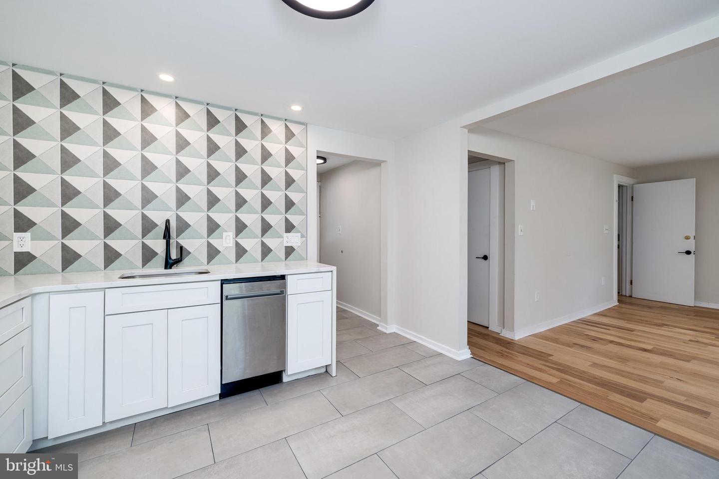 102 S HAWKSBILL ST, LURAY, Virginia 22835, 2 Bedrooms Bedrooms, ,2 BathroomsBathrooms,Residential,For sale,102 S HAWKSBILL ST,VAPA2004934 MLS # VAPA2004934