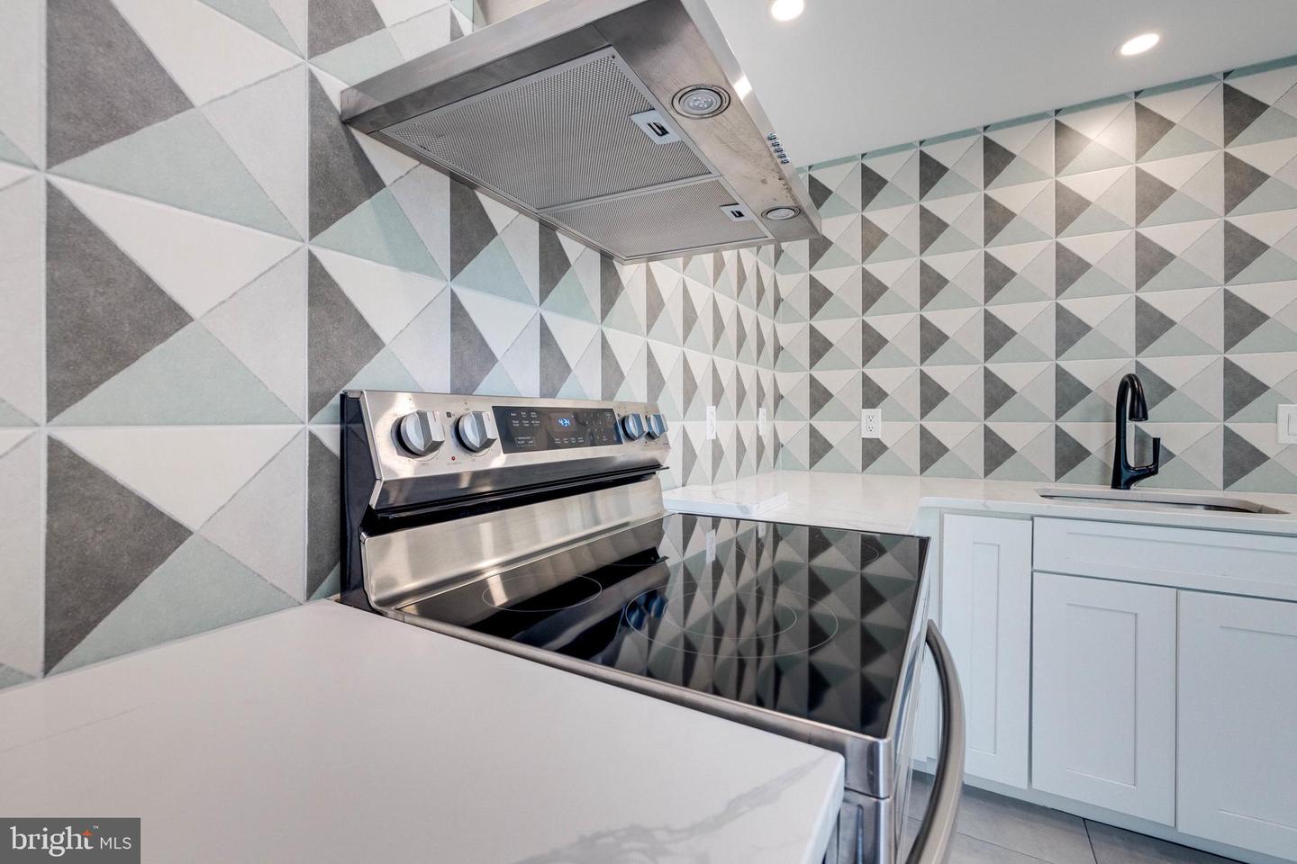 102 S HAWKSBILL ST, LURAY, Virginia 22835, 2 Bedrooms Bedrooms, ,2 BathroomsBathrooms,Residential,For sale,102 S HAWKSBILL ST,VAPA2004934 MLS # VAPA2004934