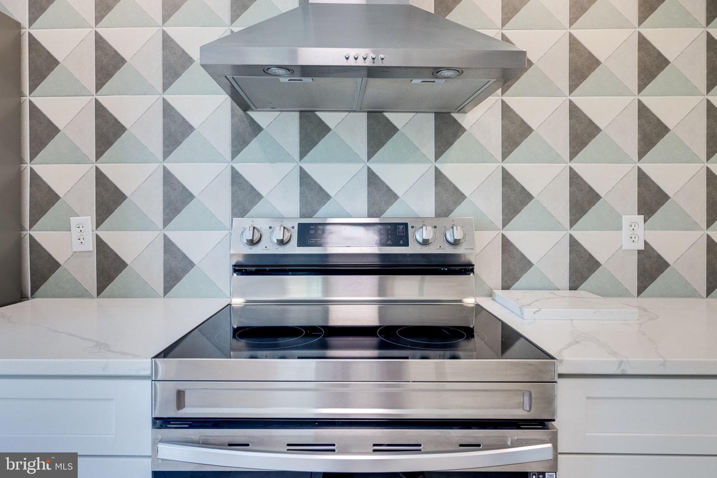 102 S HAWKSBILL ST, LURAY, Virginia 22835, 2 Bedrooms Bedrooms, ,2 BathroomsBathrooms,Residential,For sale,102 S HAWKSBILL ST,VAPA2004934 MLS # VAPA2004934