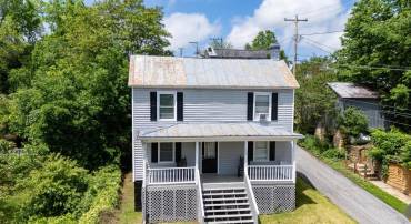 102 S HAWKSBILL ST, LURAY, Virginia 22835, 2 Bedrooms Bedrooms, ,2 BathroomsBathrooms,Residential,For sale,102 S HAWKSBILL ST,VAPA2004934 MLS # VAPA2004934